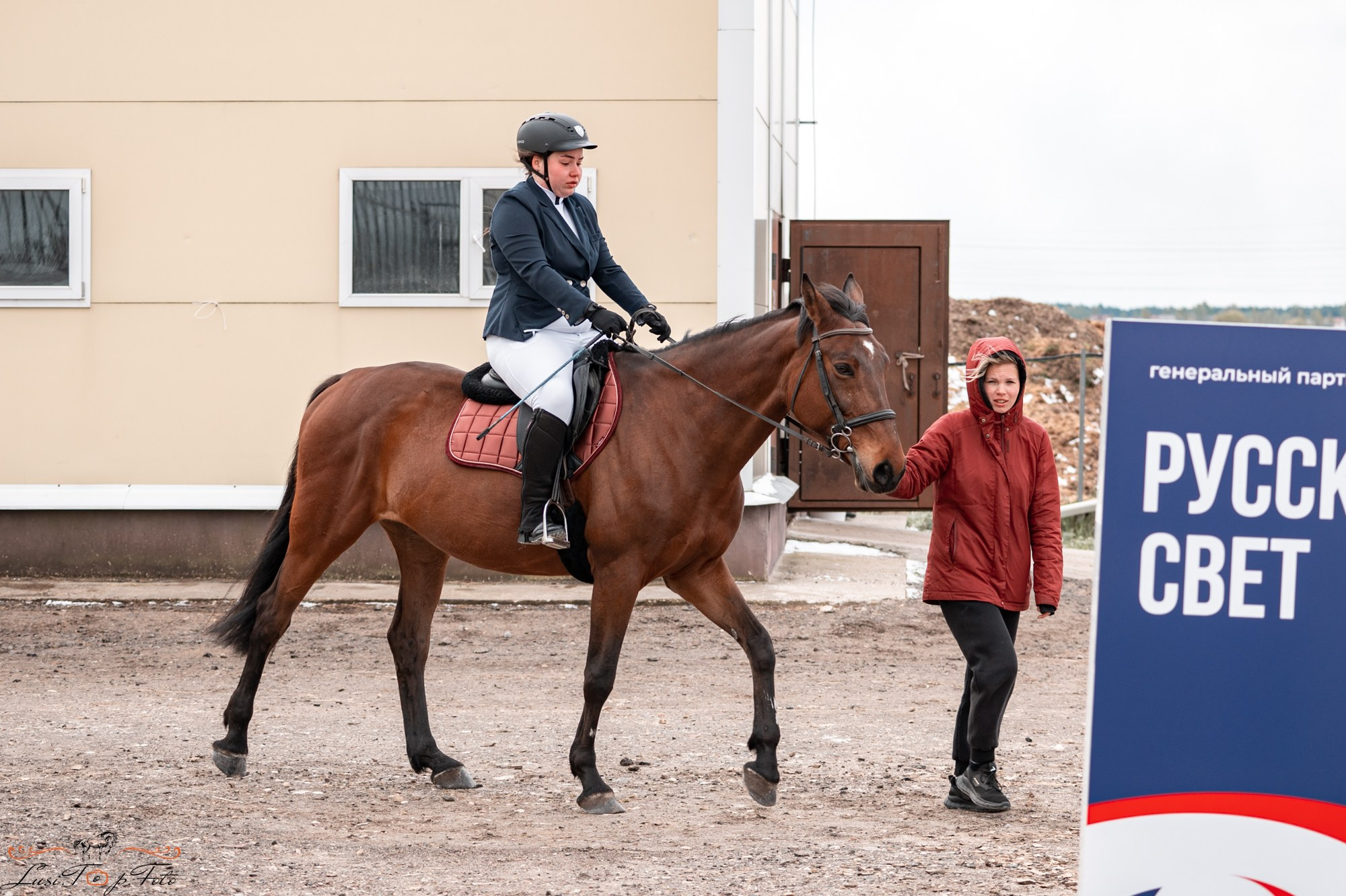 Кубок Победы конного Клуба EQUIPARK по конкуру. Конный и фотограф с животными в Твери Топталова Люся