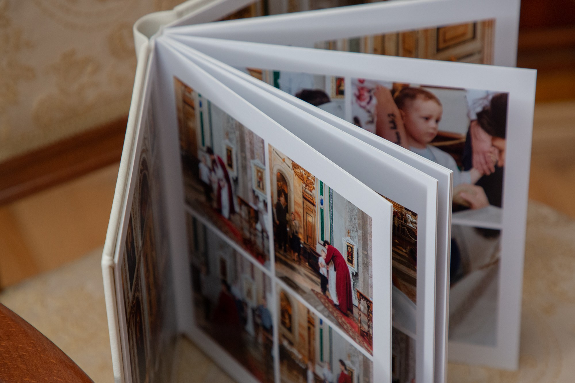 Фотокнига «Таинство Крещения» формат 25×25см. Фотограф крещение венчание в Петербурге! Помогает подобрать храм и посоветовал душевного батюшку в СПб