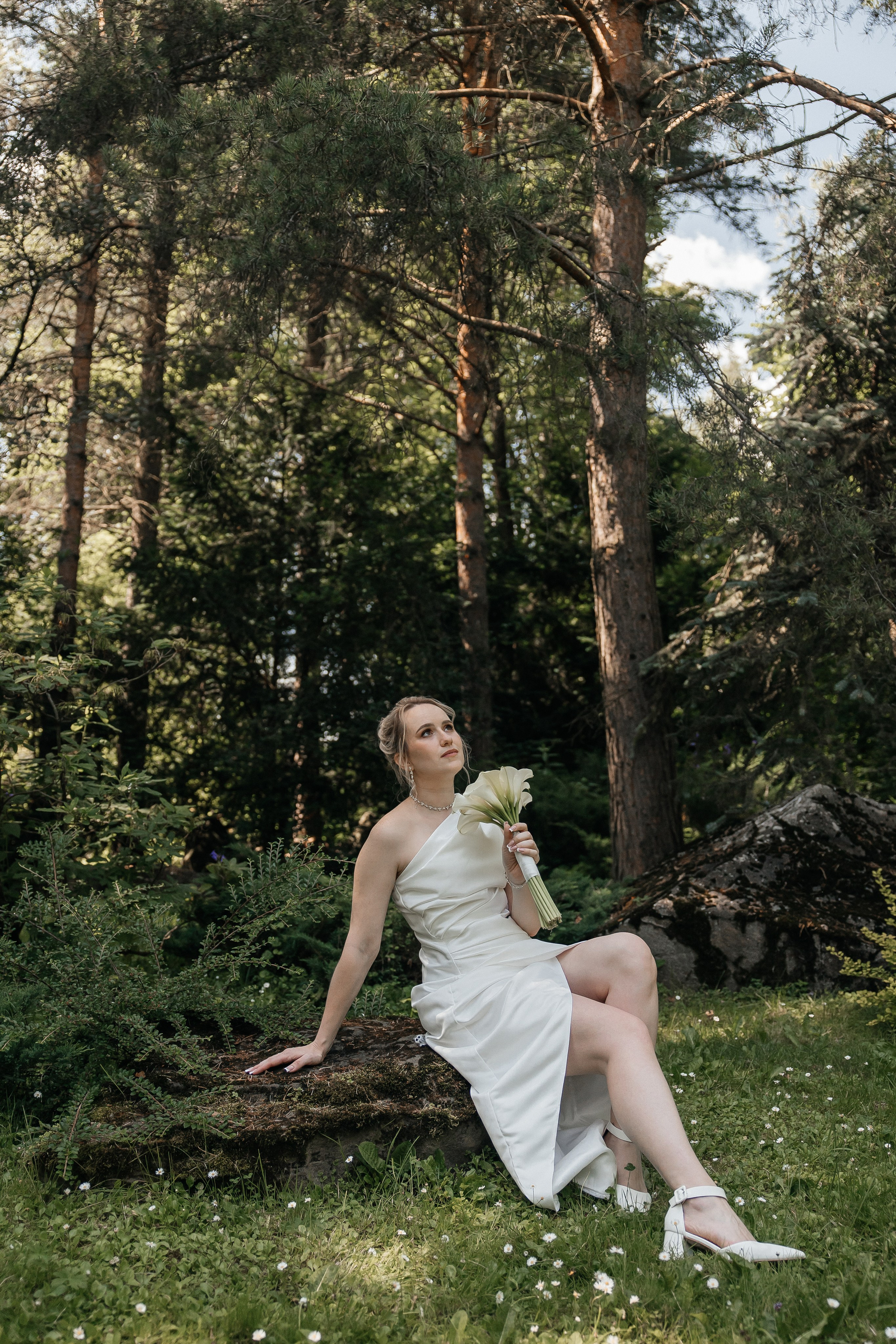 Свадебная фотосессия в Ботаническом саду имени Цицина. Свадебный фотограф в Москве Дарья Олендарёва