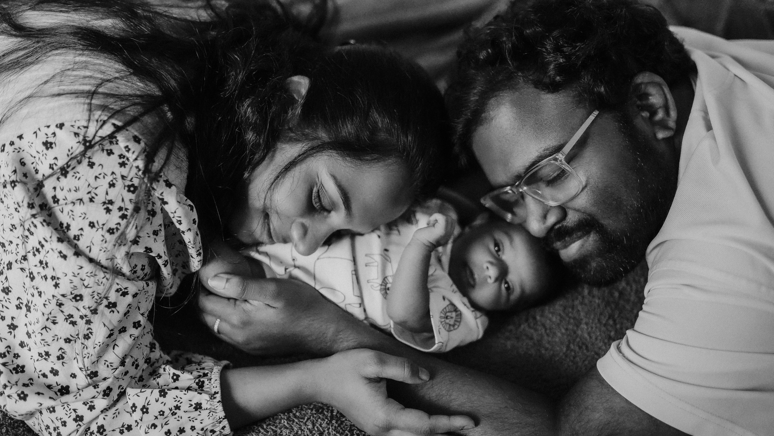 Heartfelt family memories — cozy newborn session