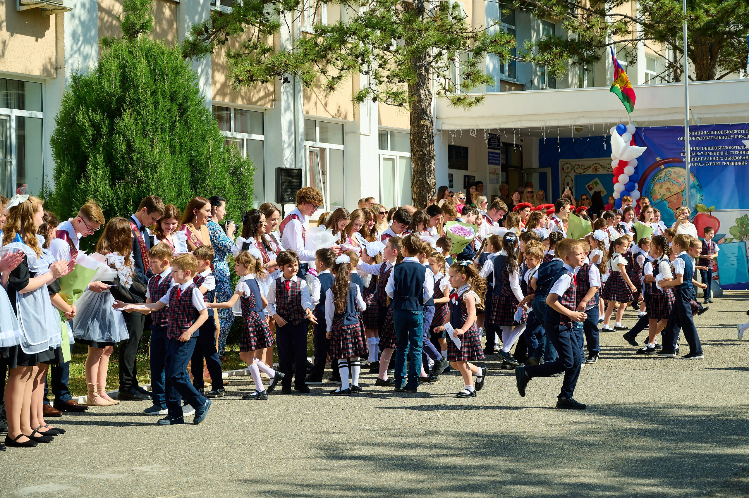 Последний звонок 2025. Жизнь курорта Кабардинка в фотографиях