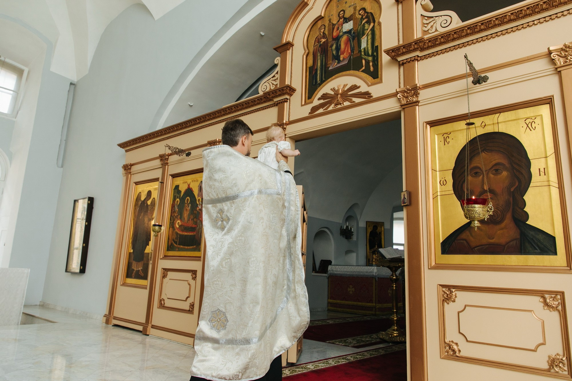 Крещение ребенка Церковь Трёх Святителей СПб. Фотограф крещение венчание в Петербурге! Помогает подобрать храм и посоветовал душевного батюшку в СПб