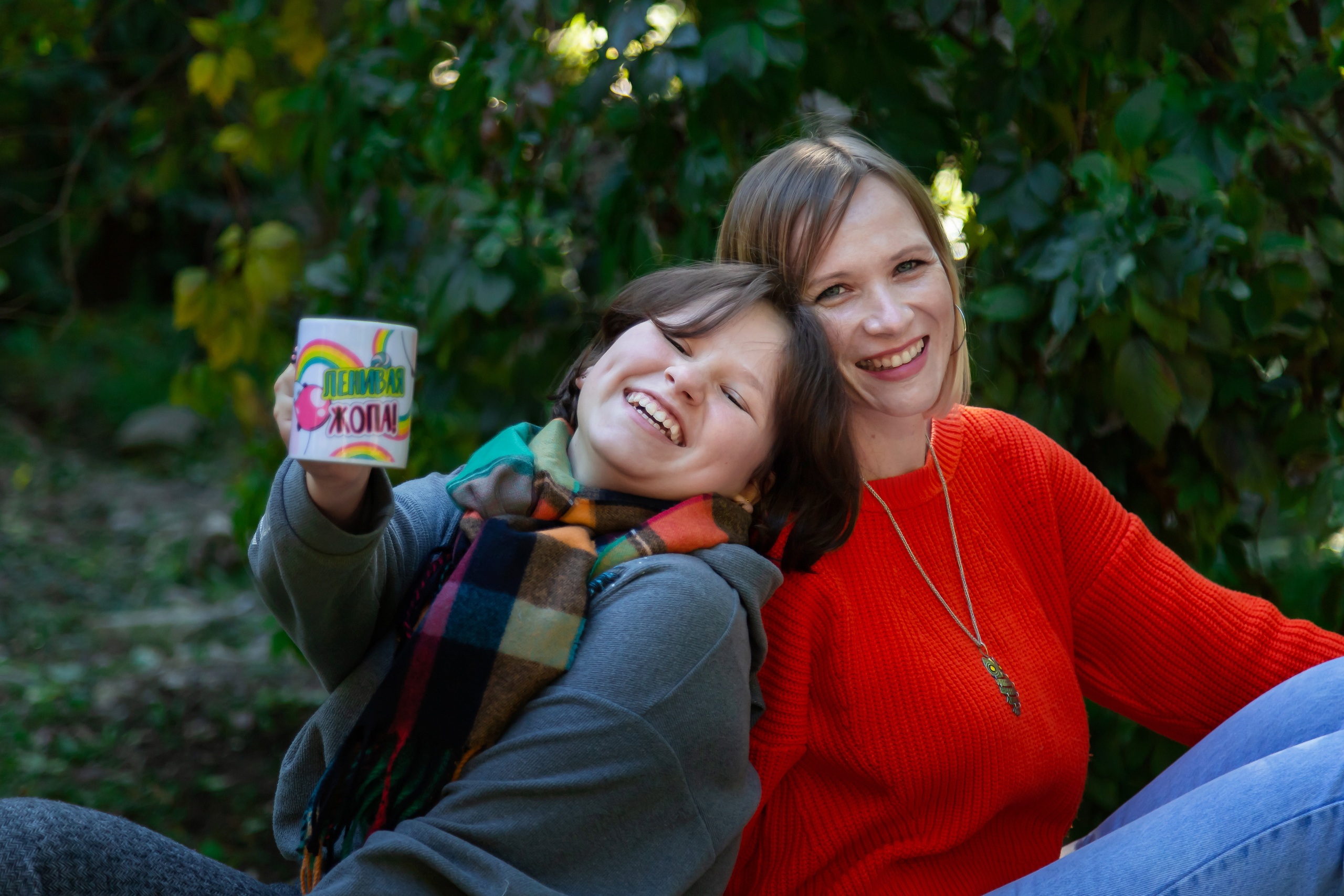 Мама и дочь — фотопикник и фотопрогулка по набережной реки Салгир г. Симферополь. Фотограф в Симферополе и Крыму — Мария СветоЯра Дмитриева | Индивидуальные и семейные съёмки