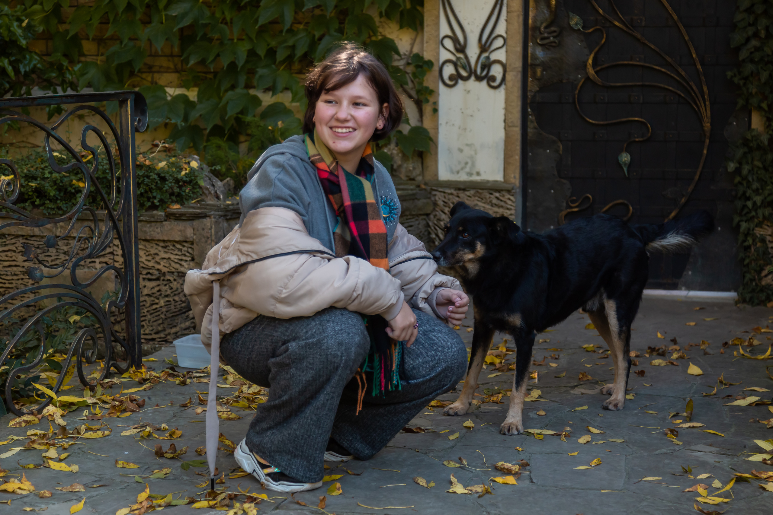 Мама и дочь — фотопикник и фотопрогулка по набережной реки Салгир г. Симферополь. Фотограф в Симферополе и Крыму — Мария СветоЯра Дмитриева | Индивидуальные и семейные съёмки
