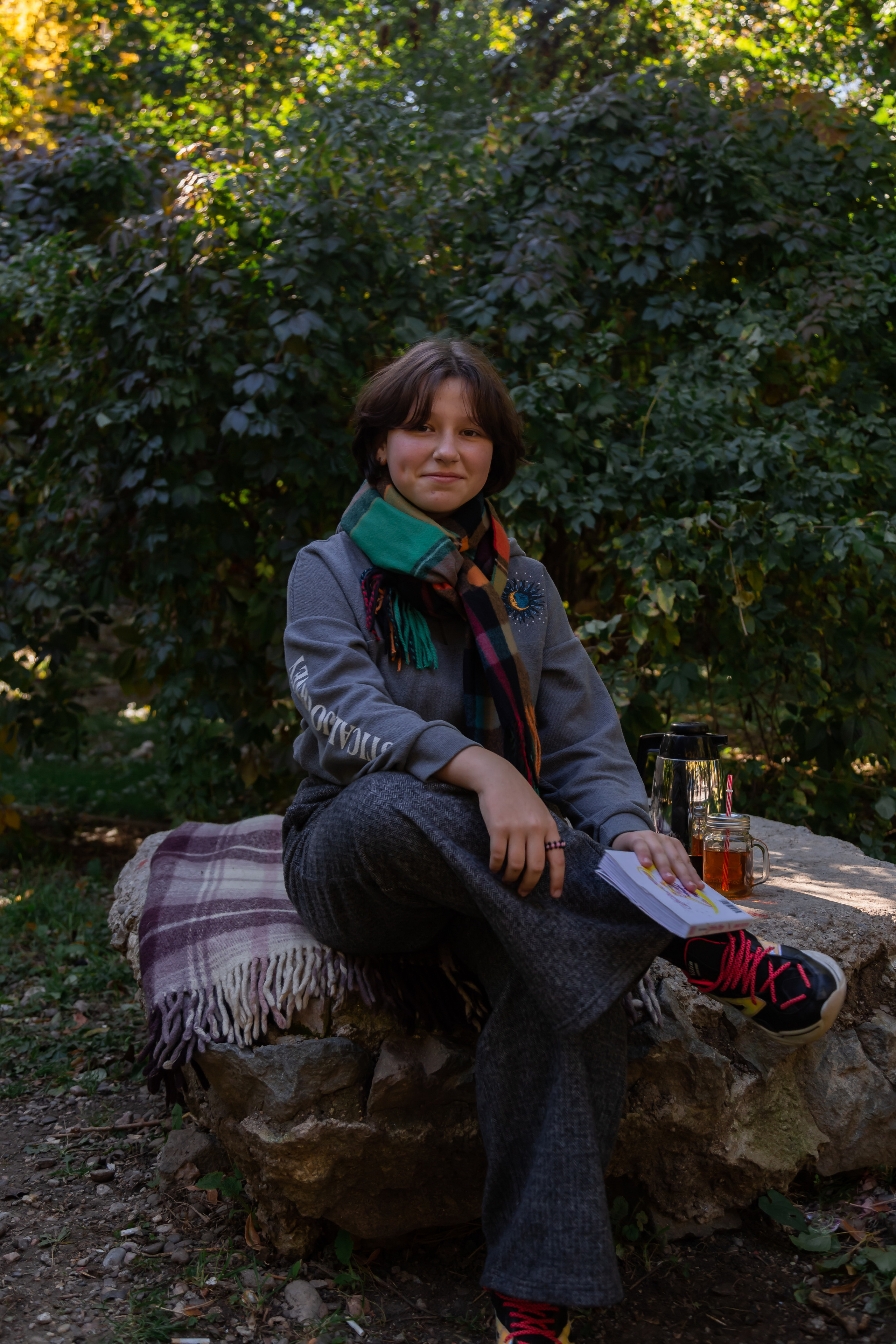 Мама и дочь — фотопикник и фотопрогулка по набережной реки Салгир г. Симферополь. Фотограф в Симферополе и Крыму — Мария СветоЯра Дмитриева | Индивидуальные и семейные съёмки