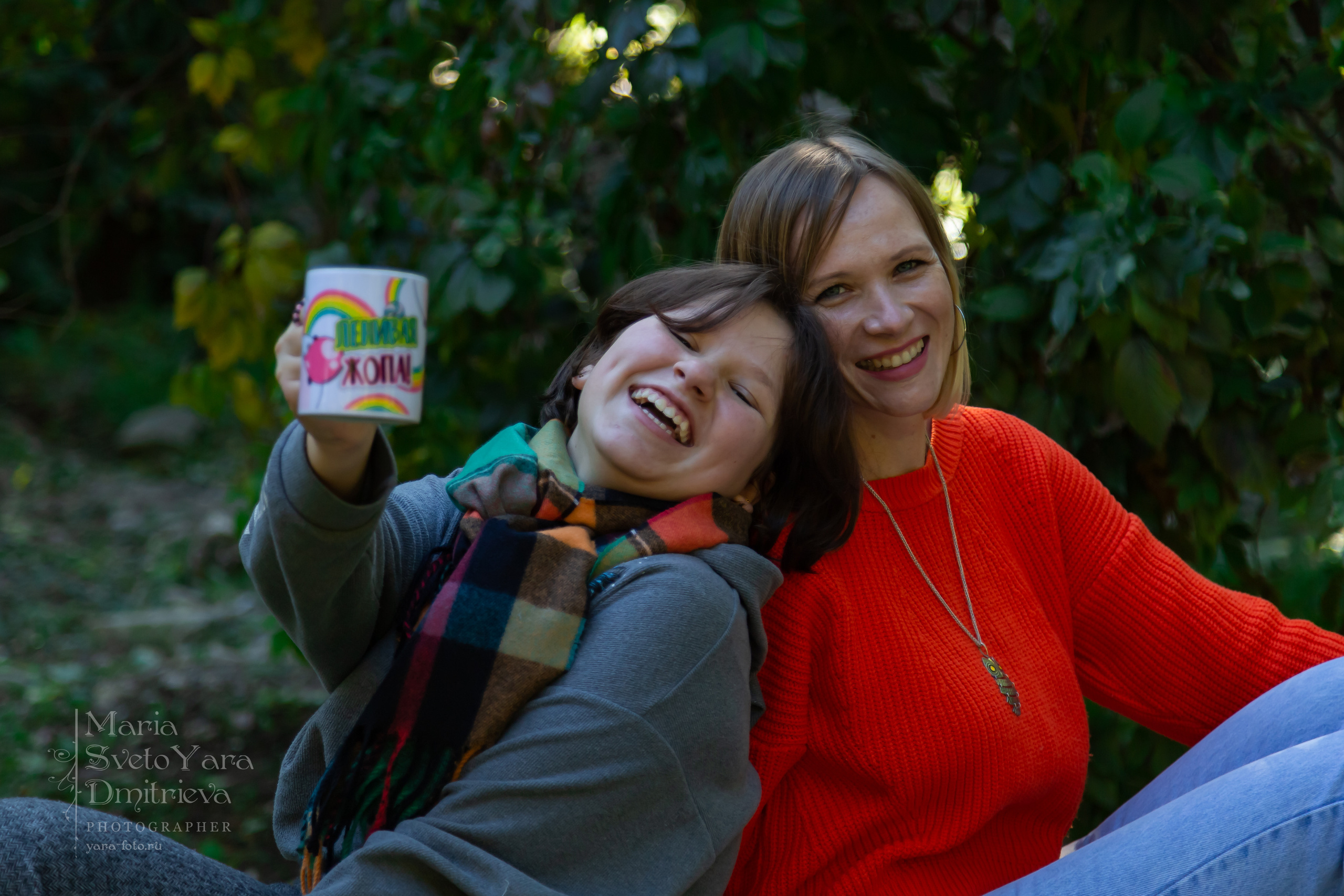 Мама и дочь — фотопикник и фотопрогулка по набережной реки Салгир г. Симферополь. Фотограф в Симферополе и Крыму — Мария СветоЯра Дмитриева | Индивидуальные и семейные съёмки