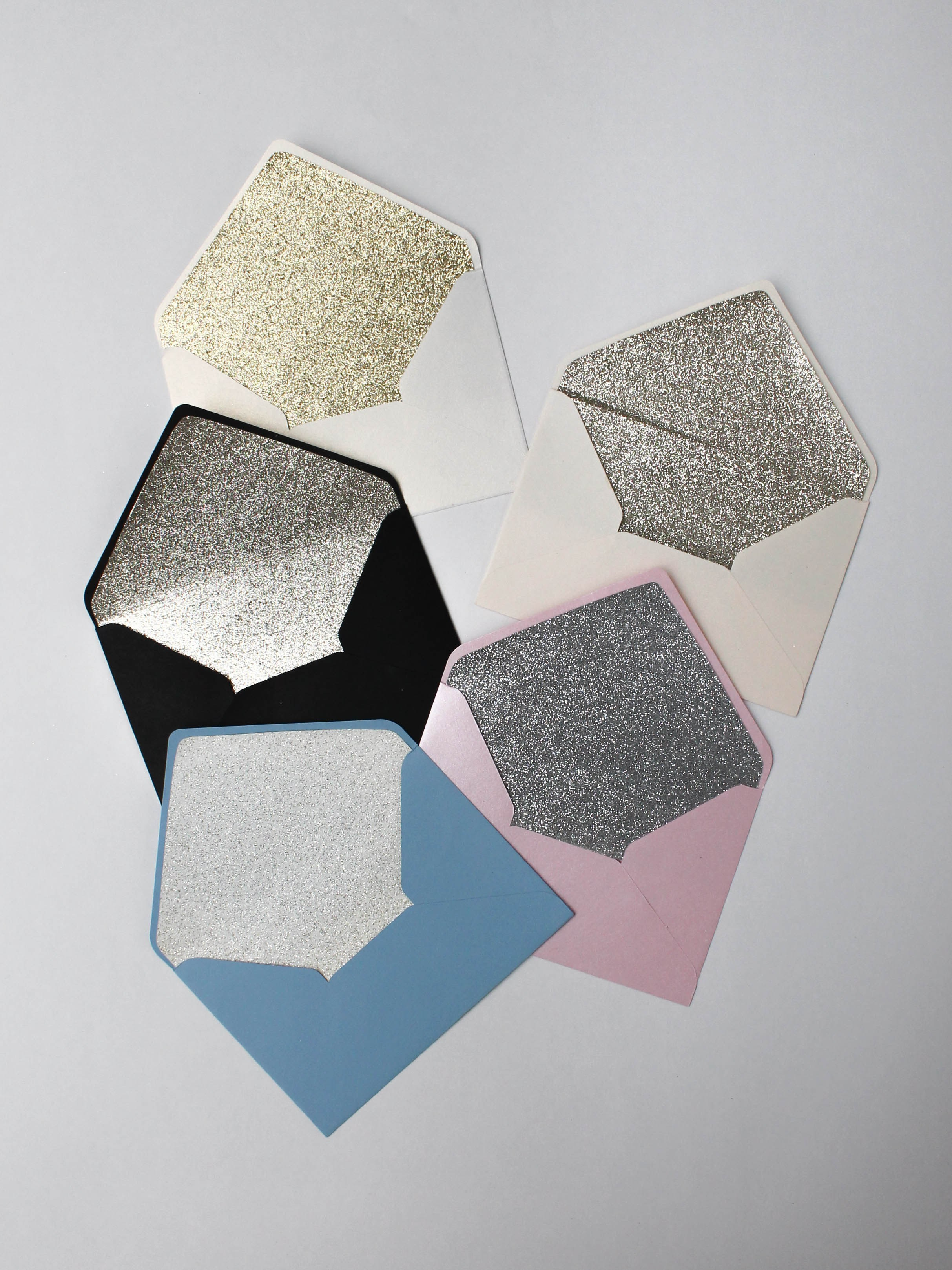 Калька и глиттер, от 240 руб. Дизайнер полиграфии в Санкт-Петербурге. Заказать свадебные приглашения, подарочные сертификаты, полиграфию для бизнеса, шелковые ленты