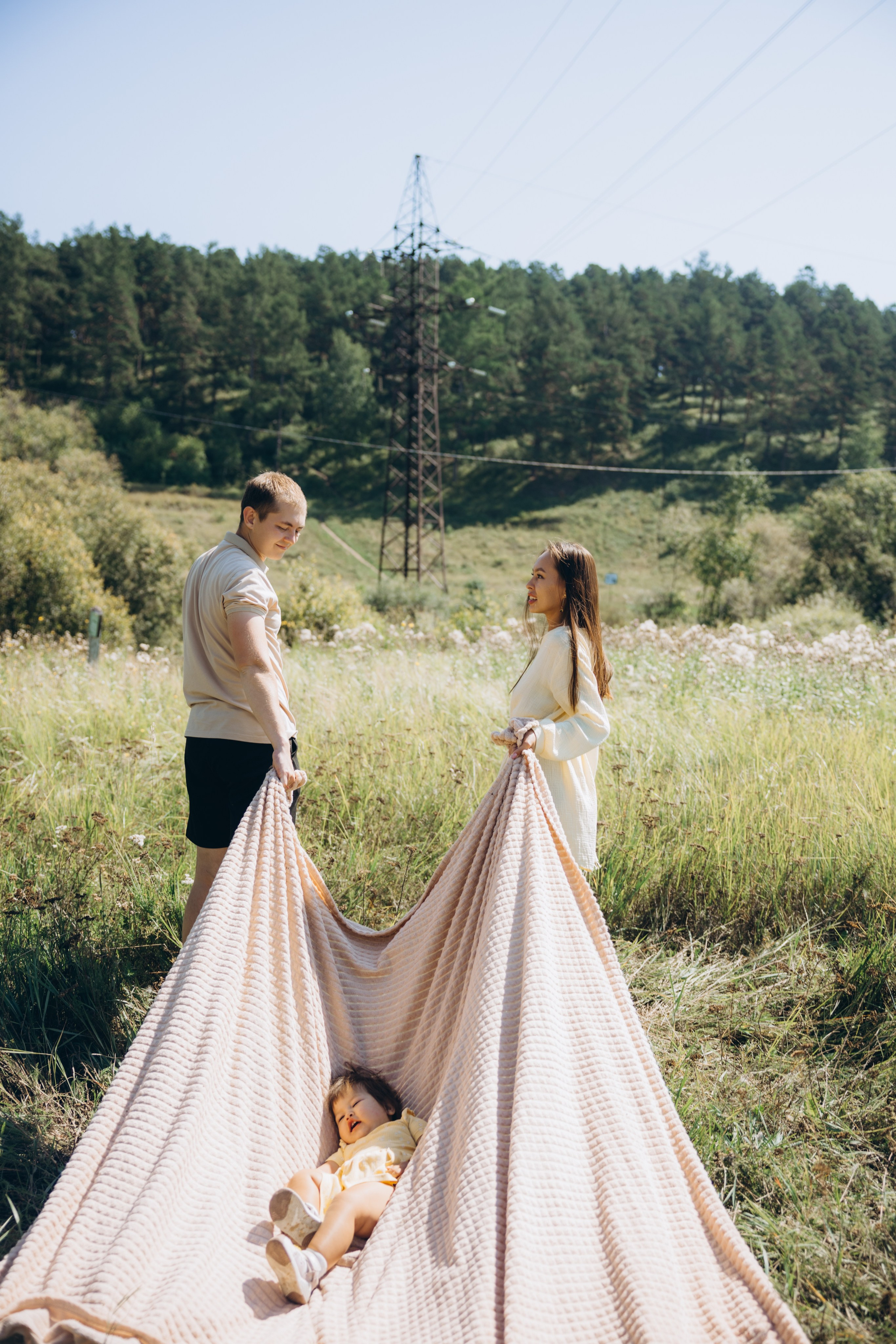 Семейная съёмка в поле. Свадебный, семейный фотограф в Иркутске Светлана Макаричева