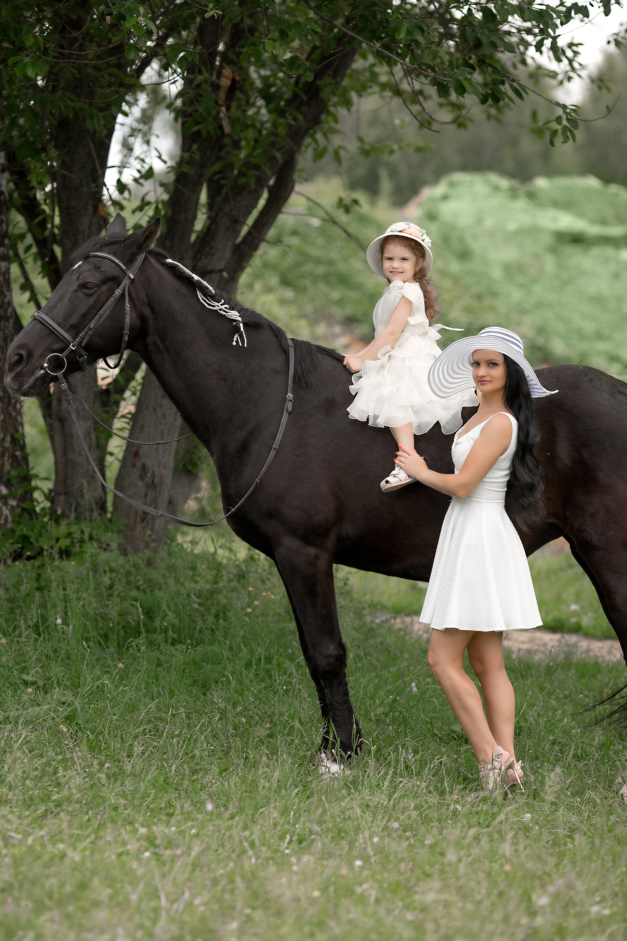Диана и Жасмин 22.06.22. Фотосессия с лошадьми в Нижнем Новгороде