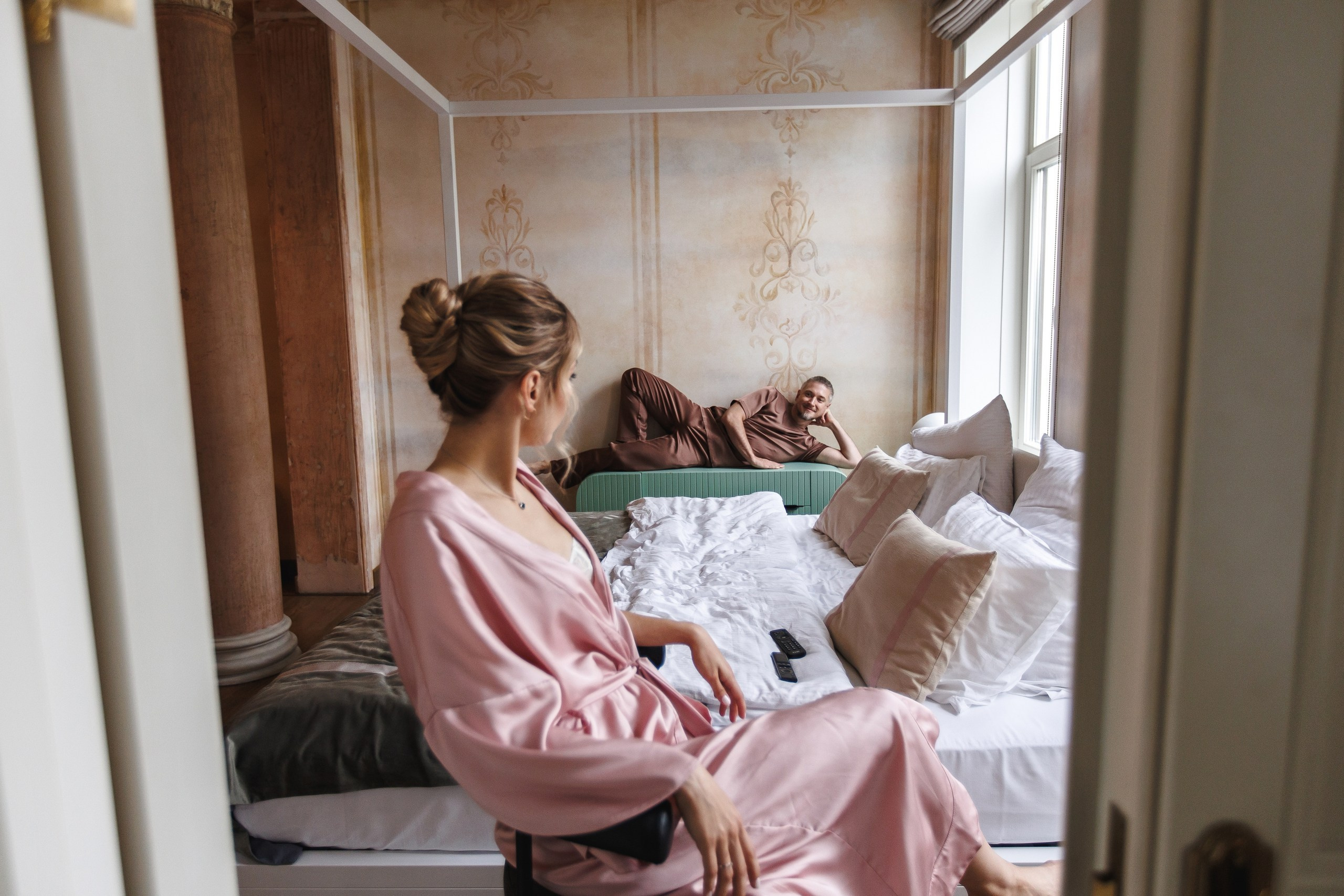 Свадебная фотосессия в Москве: услуги фотографа на свадьбу с креативным подходом