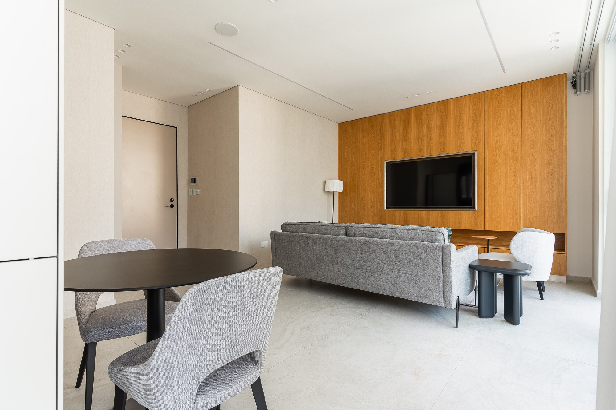 УСЛУГИ. Visual artist Daniil Kontorovich