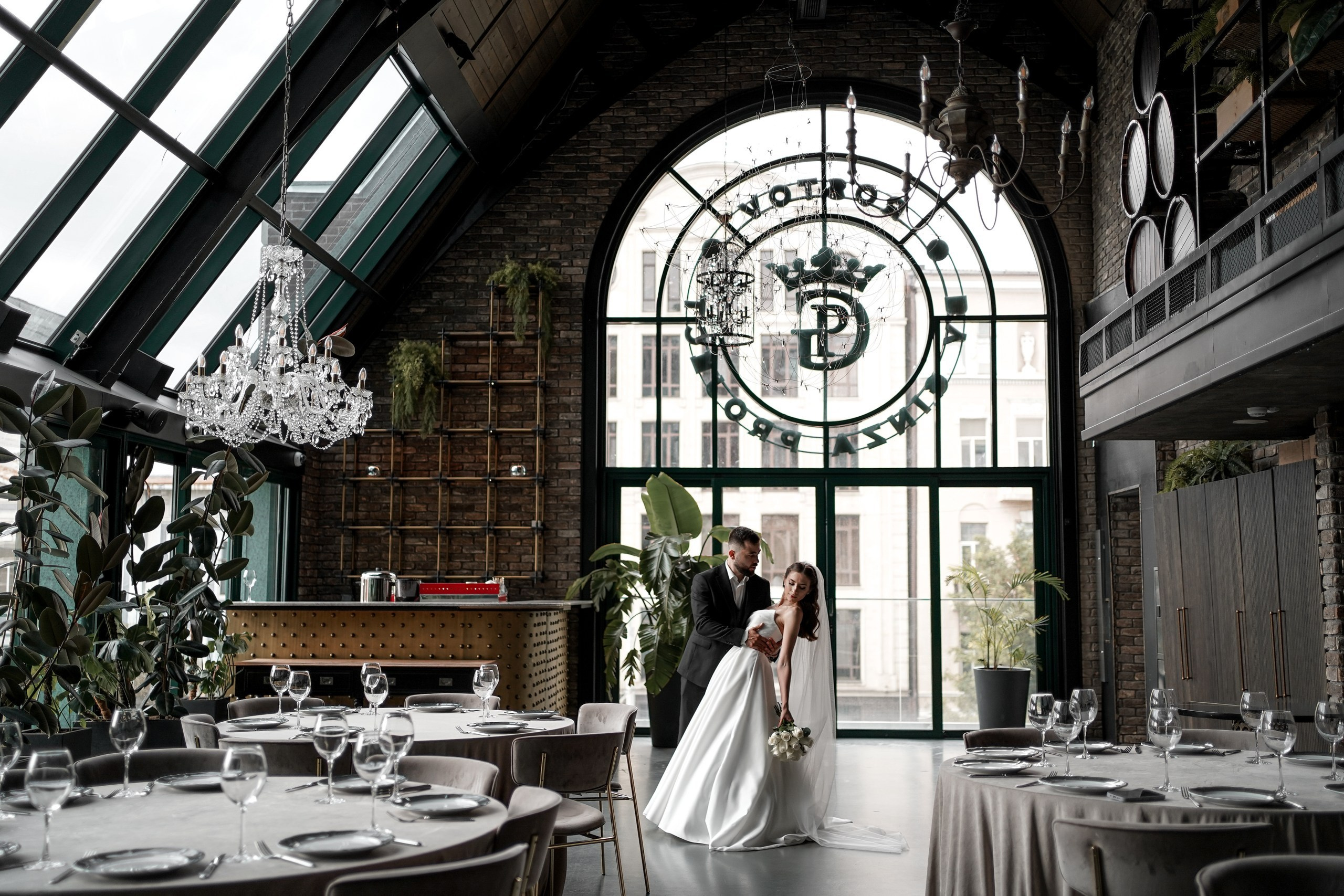 Фотограф и видеограф на свадьбу в Ростове-на-Дону 2026. Профессиональная работа, качественный результат. Свадебный фотограф в Ростове-на-Дону. Таинство Крещения и Венчания, семейные фотосессии. Алёна Чёботова