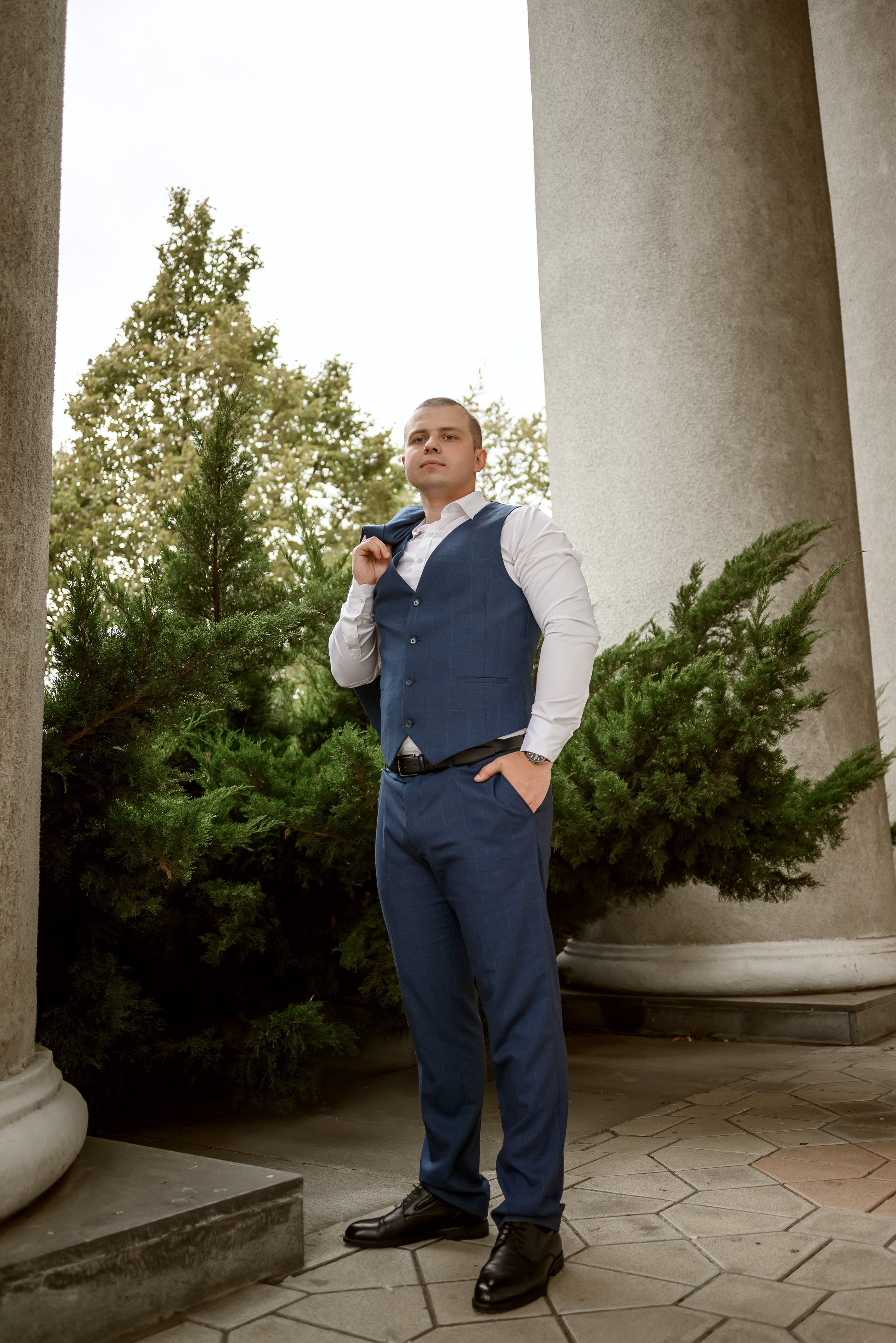 Свадебная прогулка в центе города. Юлия Басня семейный и свадебный фотограф в Донецке