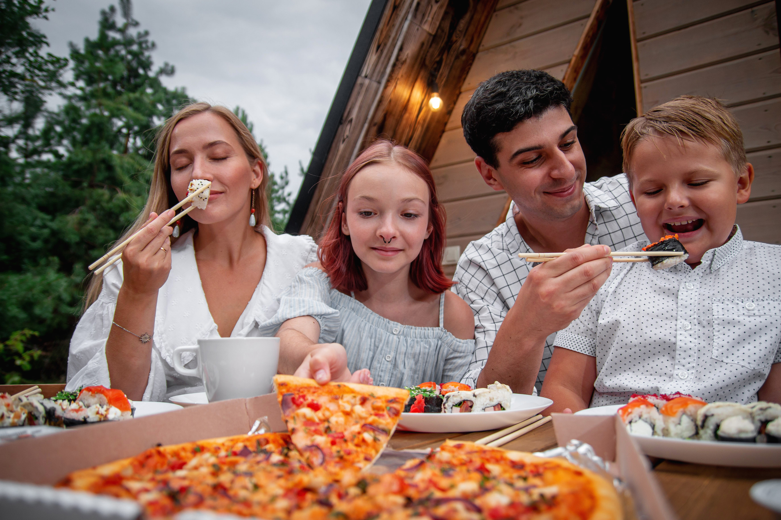 Семейная съемка в A-Frame домике для Rolik164. ФУД ФОТОГРАФ САРАТОВ, РЕКЛАМНЫЙ ФОТОГРАФ | АЛЕКСАНДР ГАВРИЛЫЧЕВ