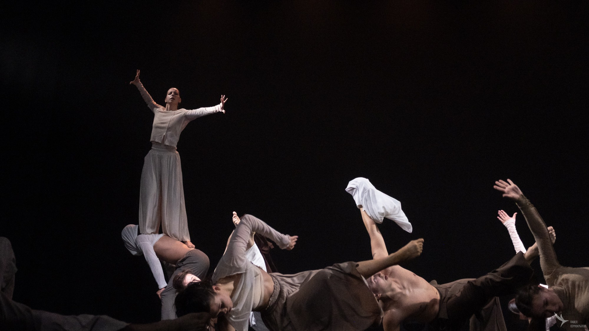 Пластический спектакль команды СЕВЕР «Голос ветра. Молчание мрамора». Репортажный фотограф в Казани Павел Серпокрылов