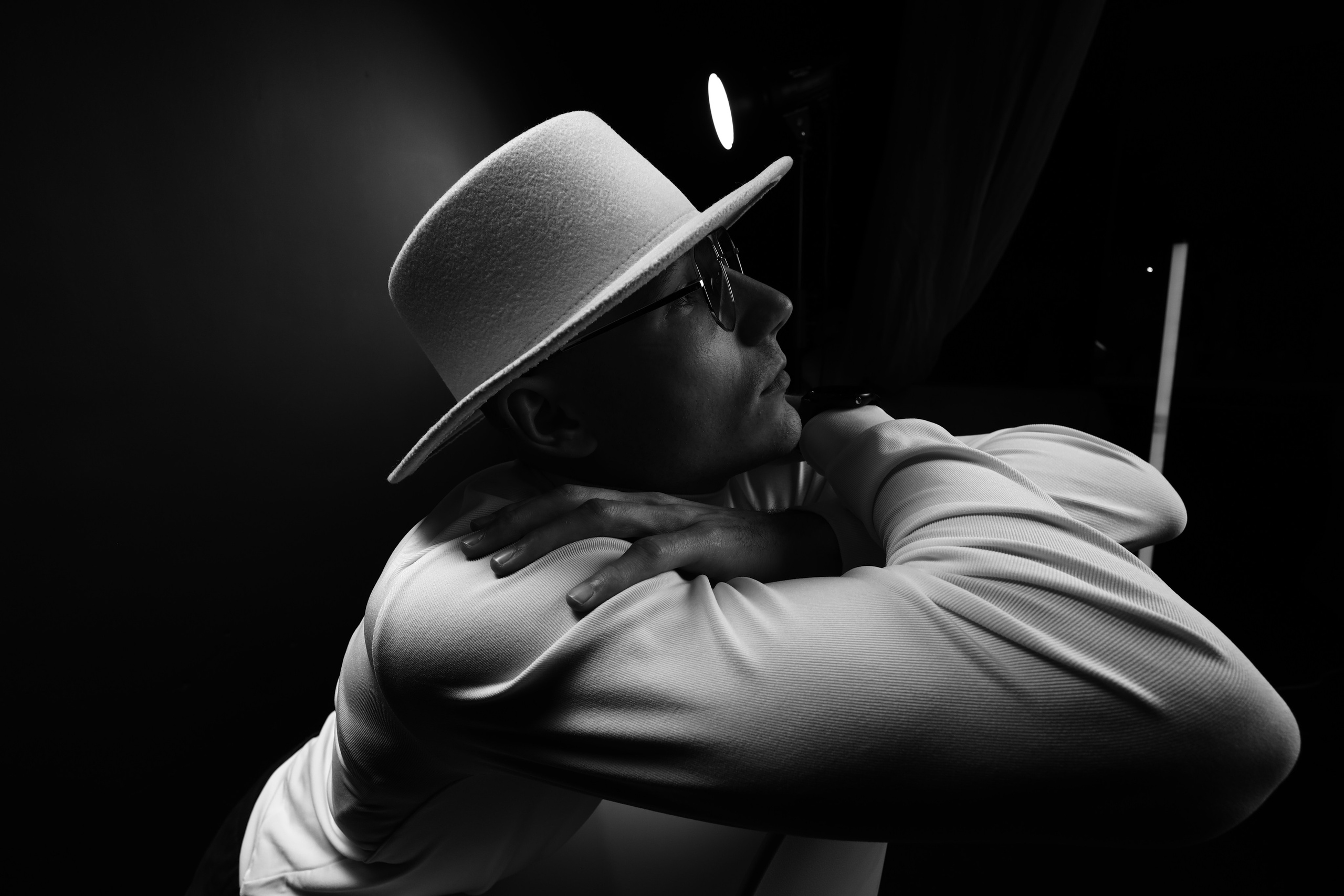 The White hat Alex. Профессиональный фотограф в Воронеже Владислав Крылов