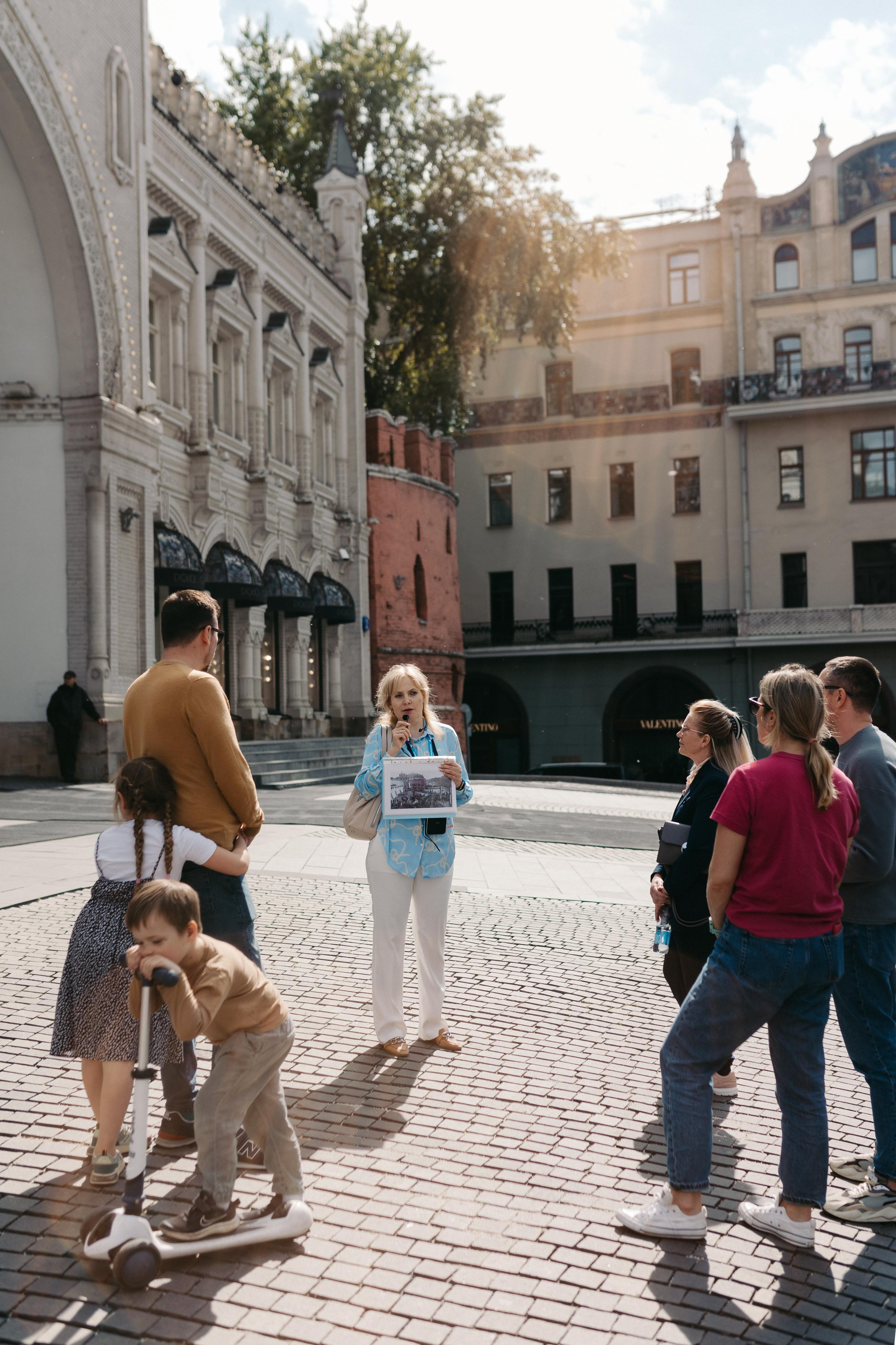 Экскурсия: «Разрушенные здания и судьбы Никольской». Экскурсовод и фотограф в Москве Татьяна Балеевскиих