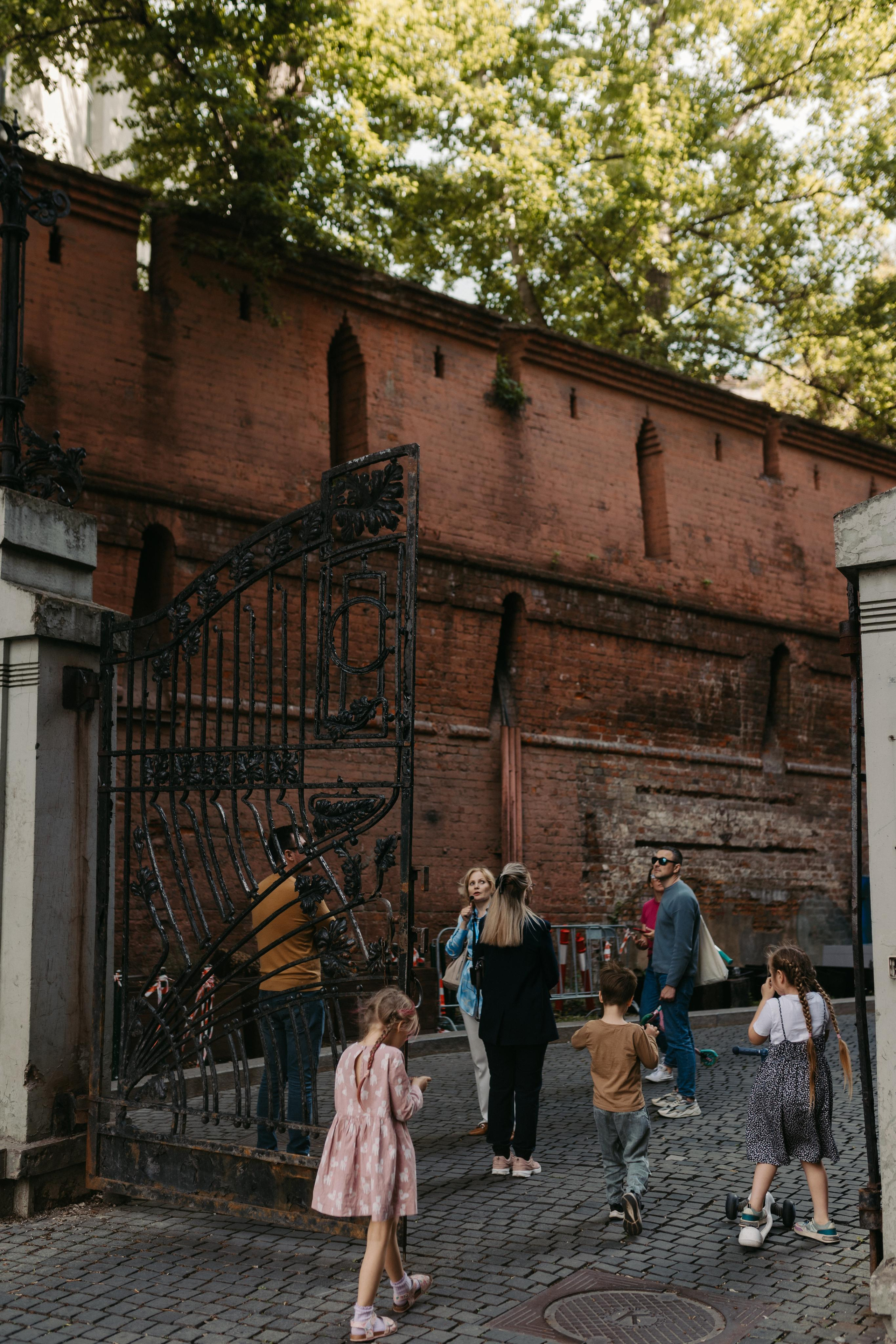 Экскурсия: «Разрушенные здания и судьбы Никольской». Экскурсовод и фотограф в Москве Татьяна Балеевскиих