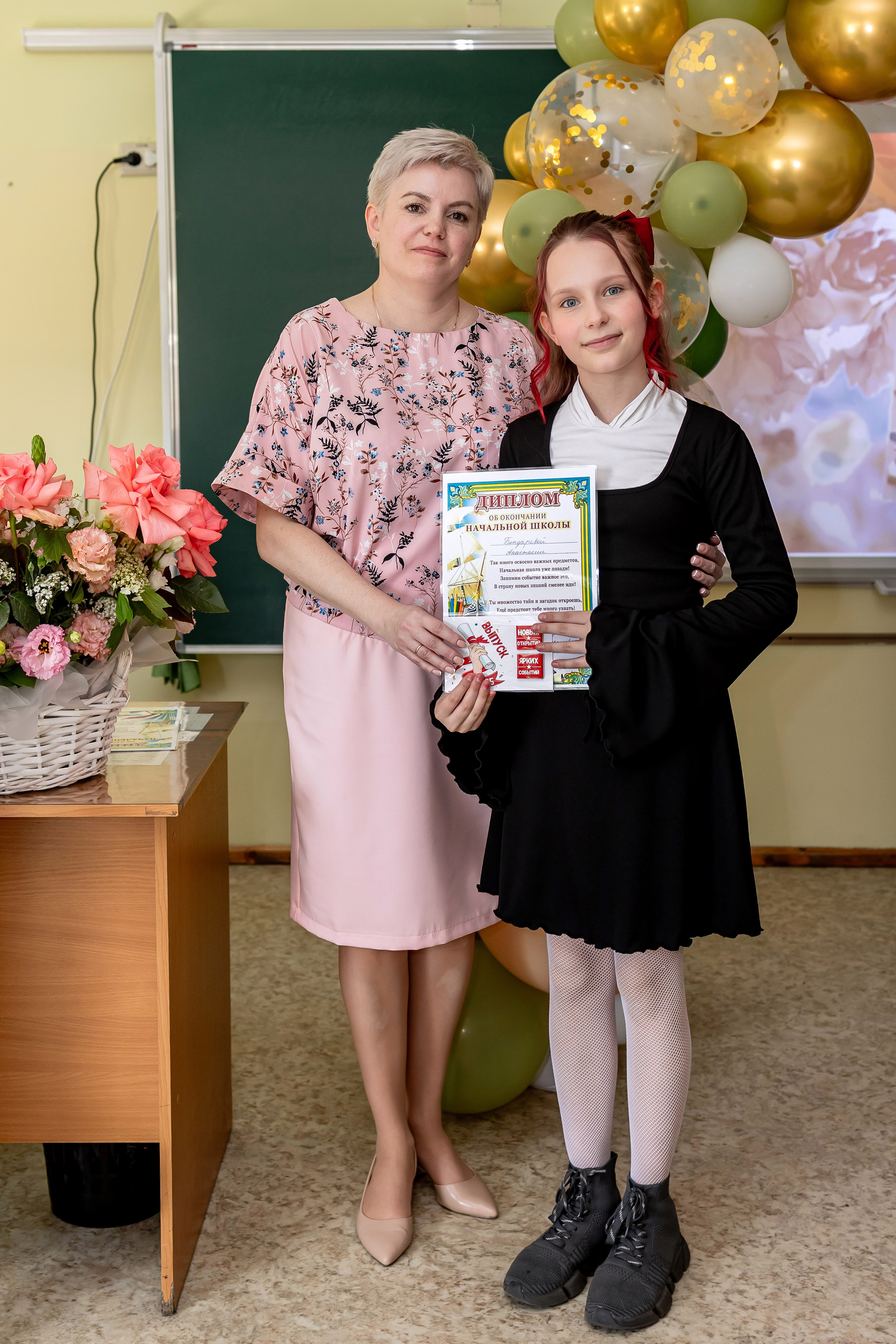 Выпускной в начальной школе в классе. Фотограф и видеограф Москва. Свадебный фотограф, видеограф. Выпускные альбомы. Оживающие альбомы