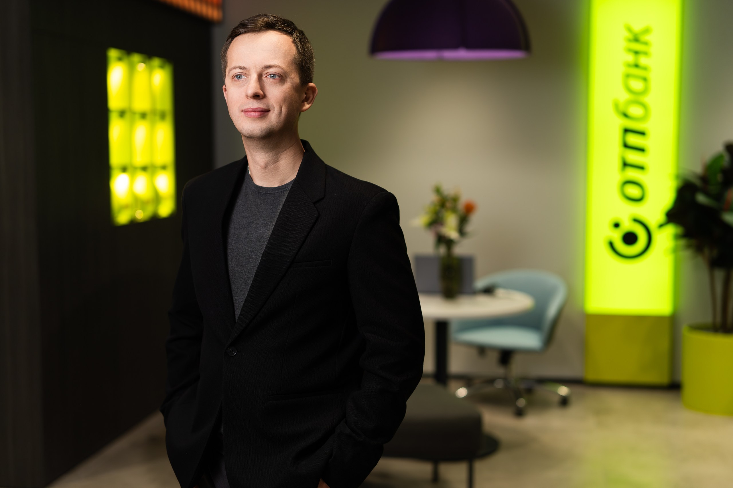 Открытие нового офиса ОТП Банка в Уфе — интерьер, сотрудники, ленточка