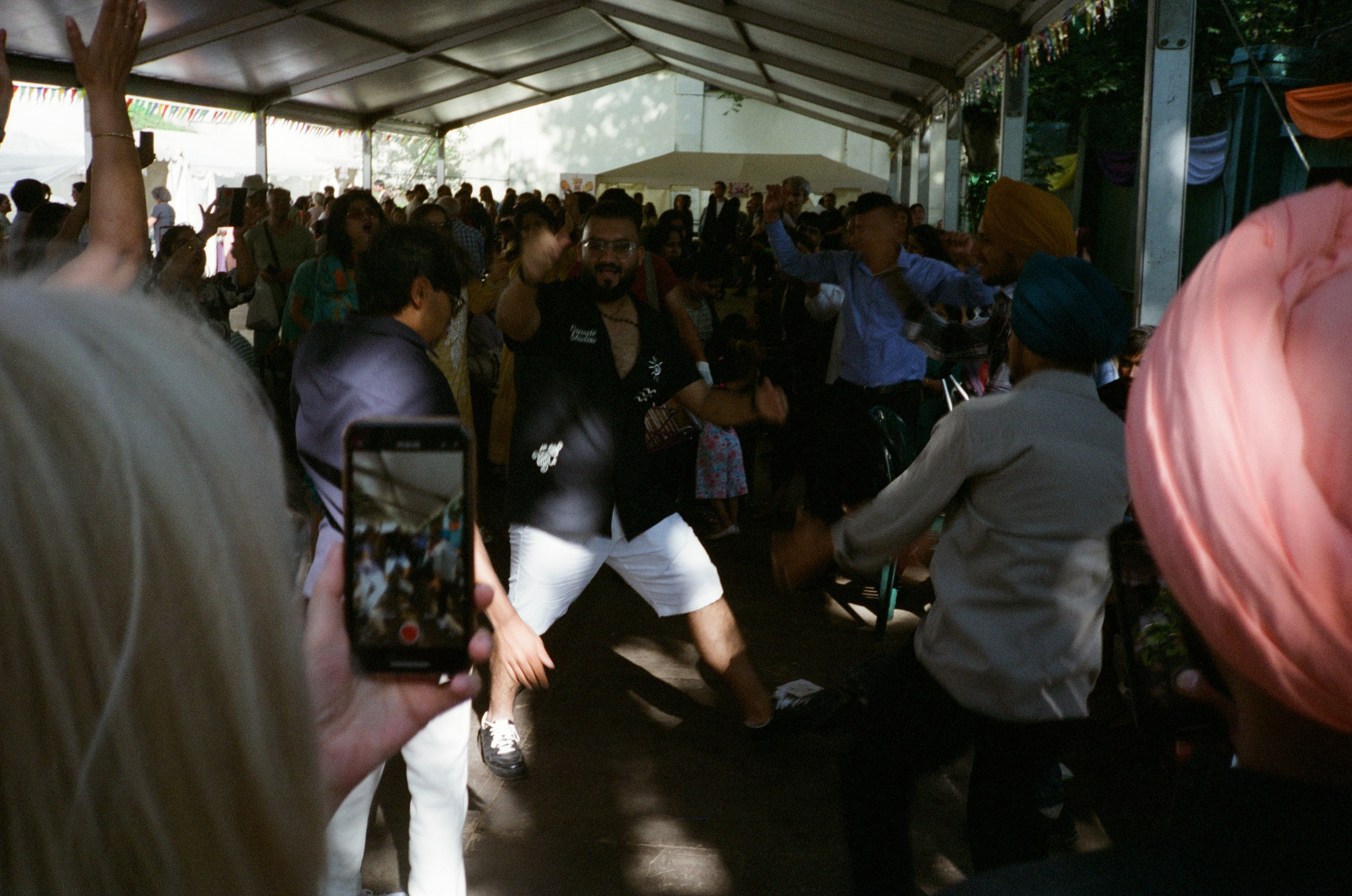Групповые прогулки с пленочной фотокамерой по Москве. Плёночный фотограф, заказать фото на плёнку в Москве — Георгий Романов
