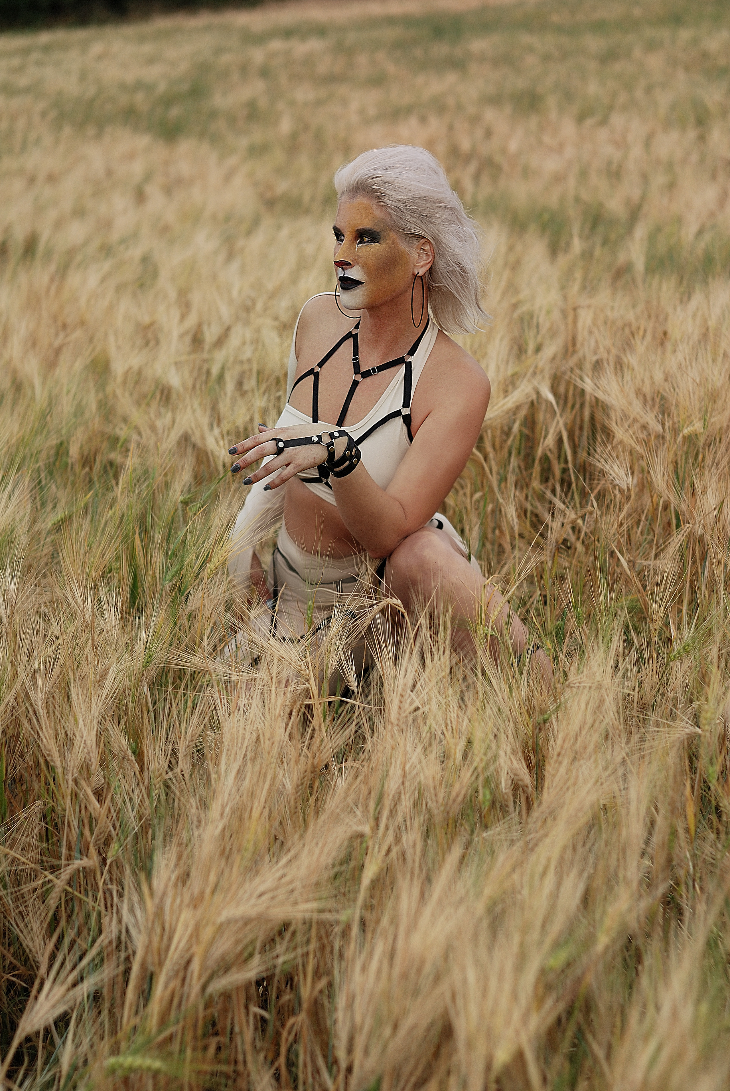 Фотопроекты арт-студии «Мастер и Маргарита». Свадебные фотосессии, Love story, фотосессии в студии, фотопрогулки. Макияж и укладка. Услуги стилиста и имиджмэйкера. Прокат нарядов для фотосессий.