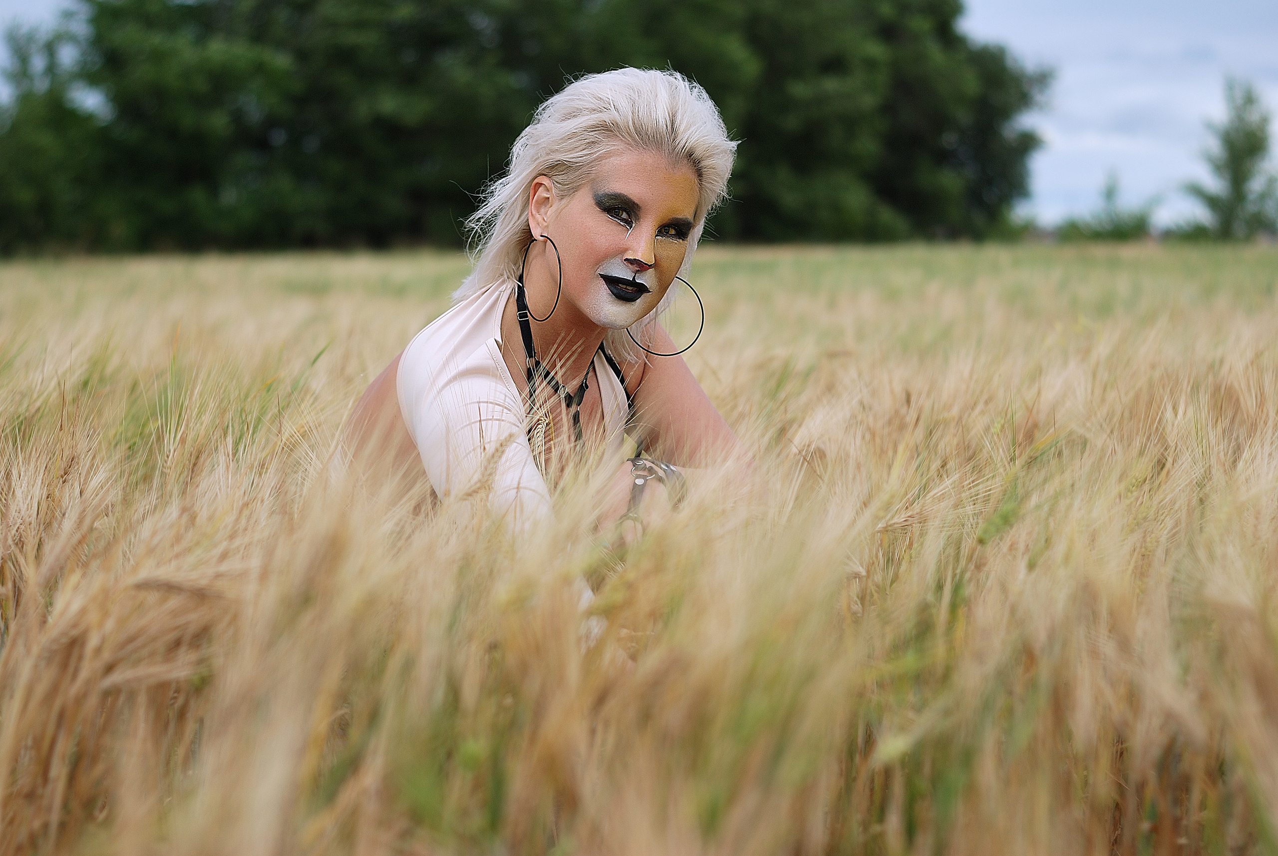 Фотопроекты арт-студии «Мастер и Маргарита». Свадебные фотосессии, Love story, фотосессии в студии, фотопрогулки. Макияж и укладка. Услуги стилиста и имиджмэйкера. Прокат нарядов для фотосессий.