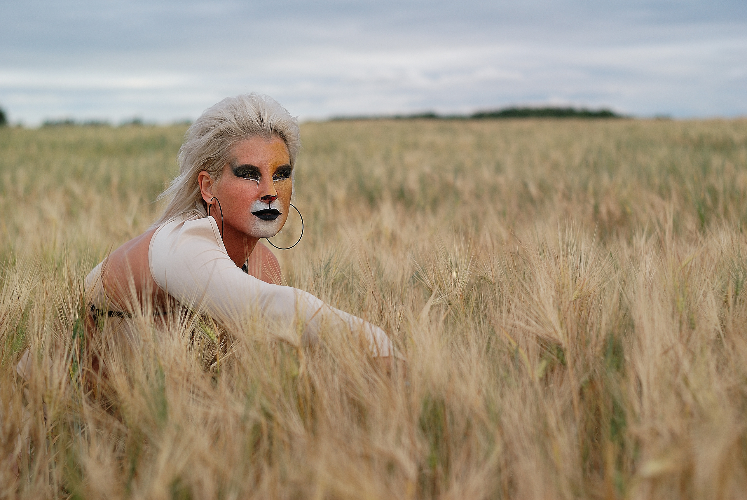 Фотопроекты арт-студии «Мастер и Маргарита». Свадебные фотосессии, Love story, фотосессии в студии, фотопрогулки. Макияж и укладка. Услуги стилиста и имиджмэйкера. Прокат нарядов для фотосессий.