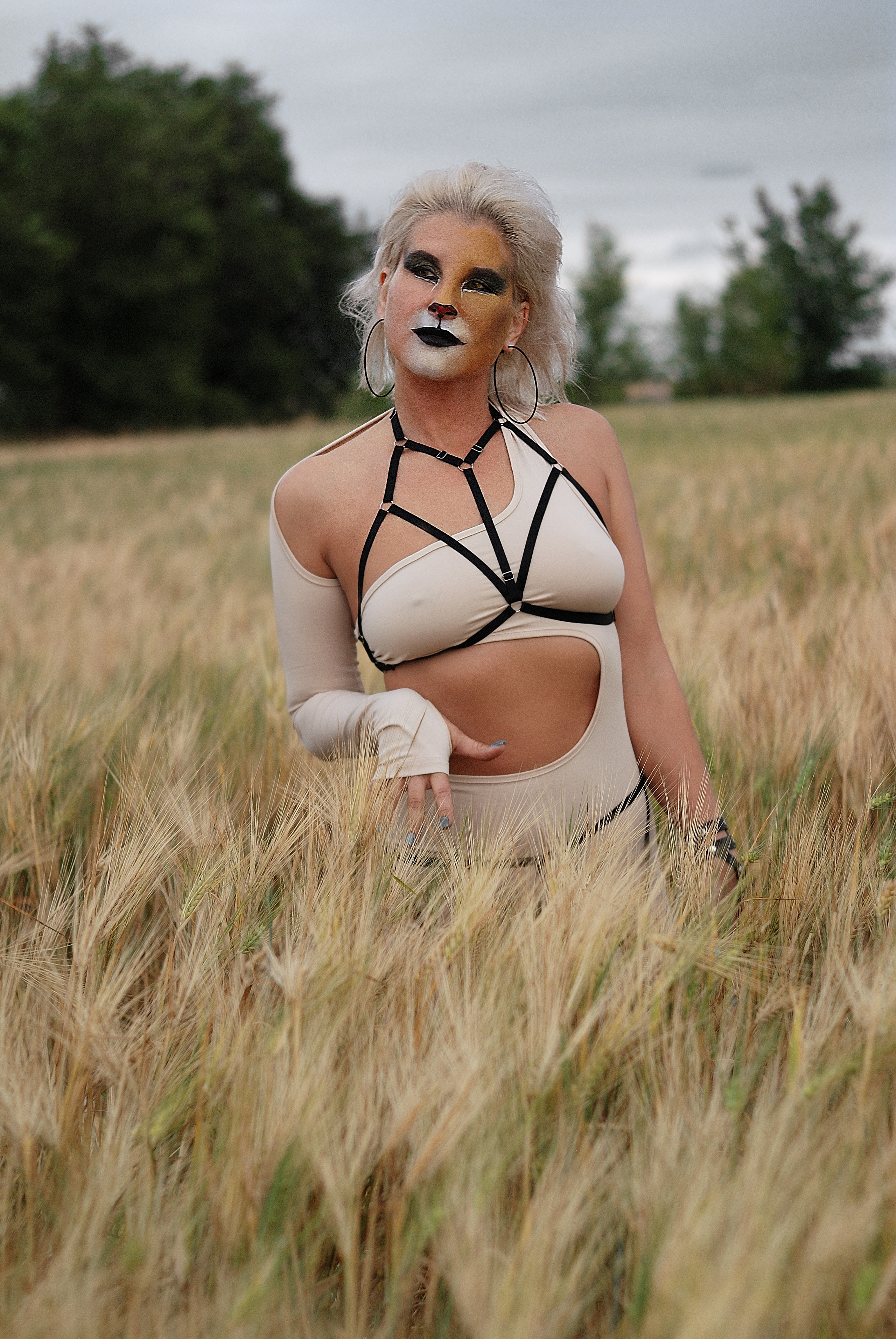 Фотопроекты арт-студии «Мастер и Маргарита». Свадебные фотосессии, Love story, фотосессии в студии, фотопрогулки. Макияж и укладка. Услуги стилиста и имиджмэйкера. Прокат нарядов для фотосессий.