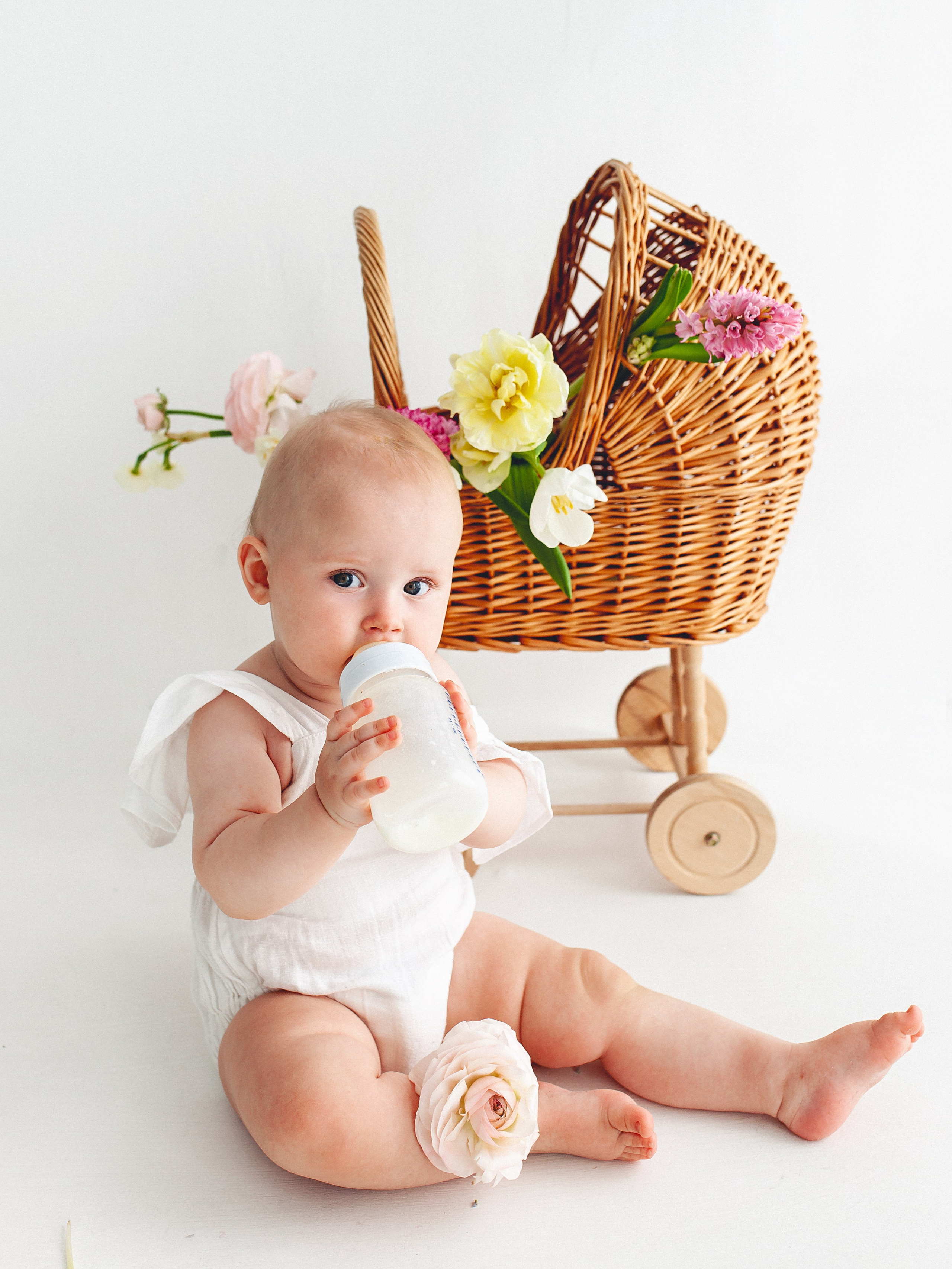Baby and flowers. Детский фотограф в Самаре