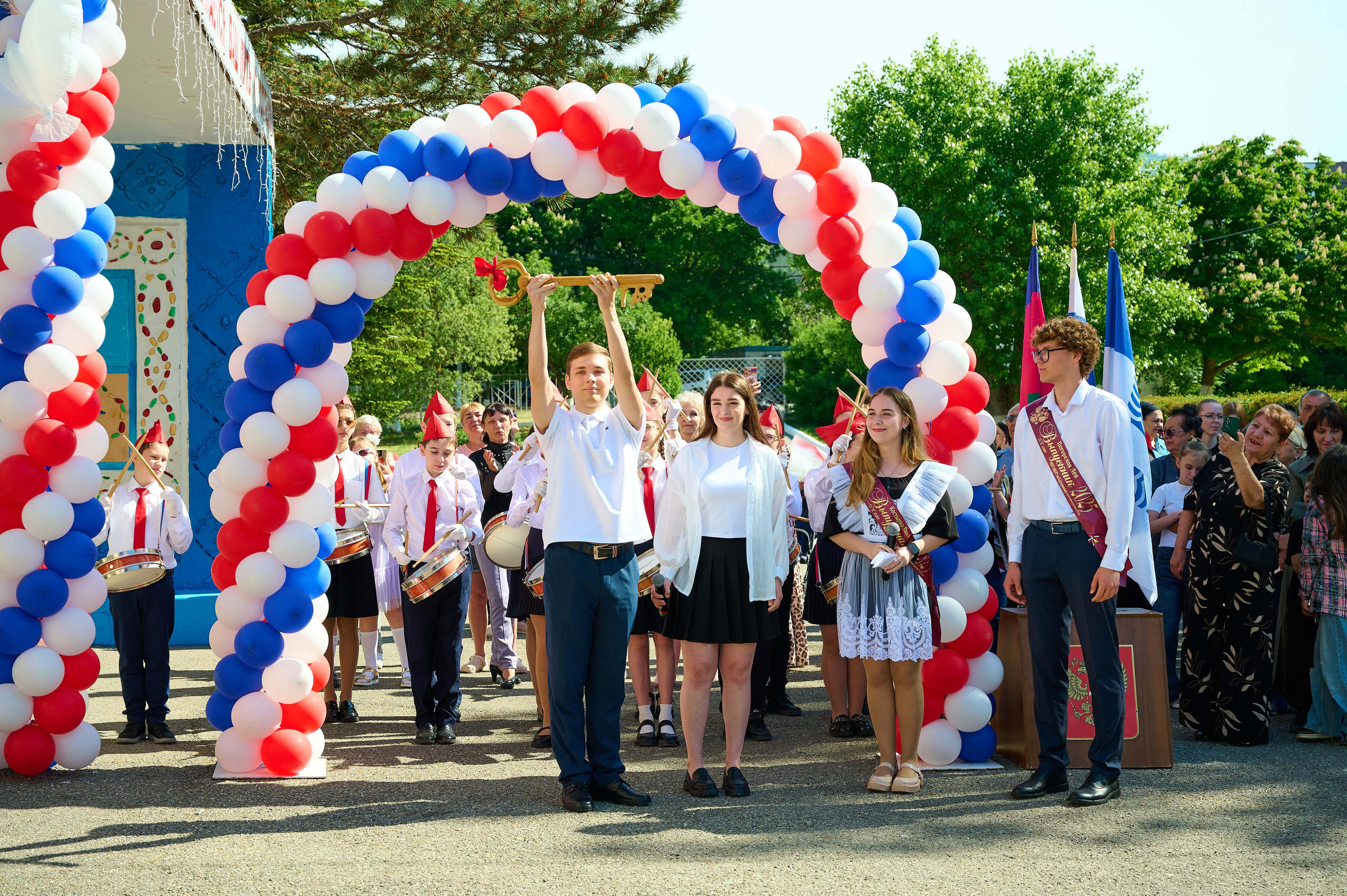 Последний звонок 2025. Жизнь курорта Кабардинка в фотографиях