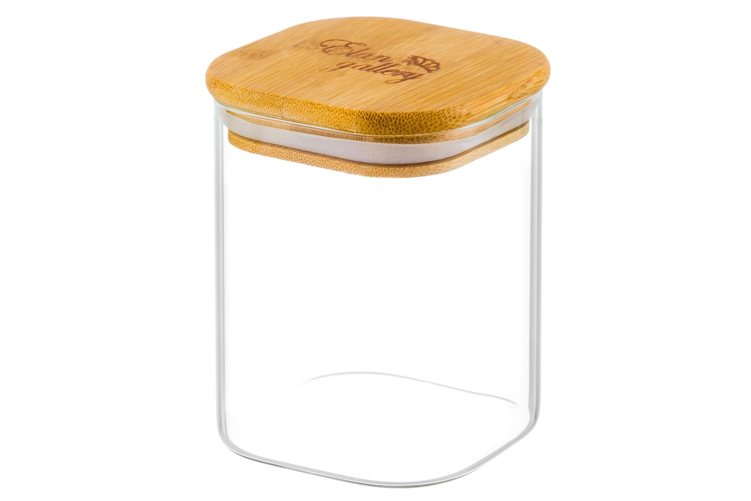 Съемка стеклянной посуды на белом фоне