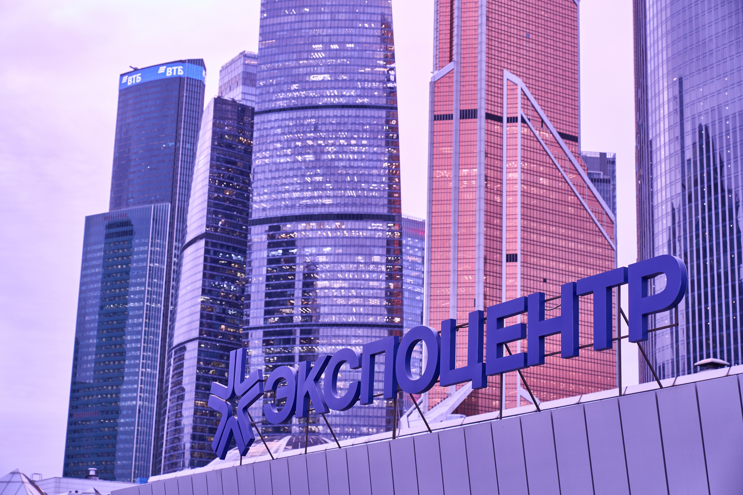 Фотосессии на выставках, корпоративах и конференциях. Портретный фотограф Павел Бахирев. Москва