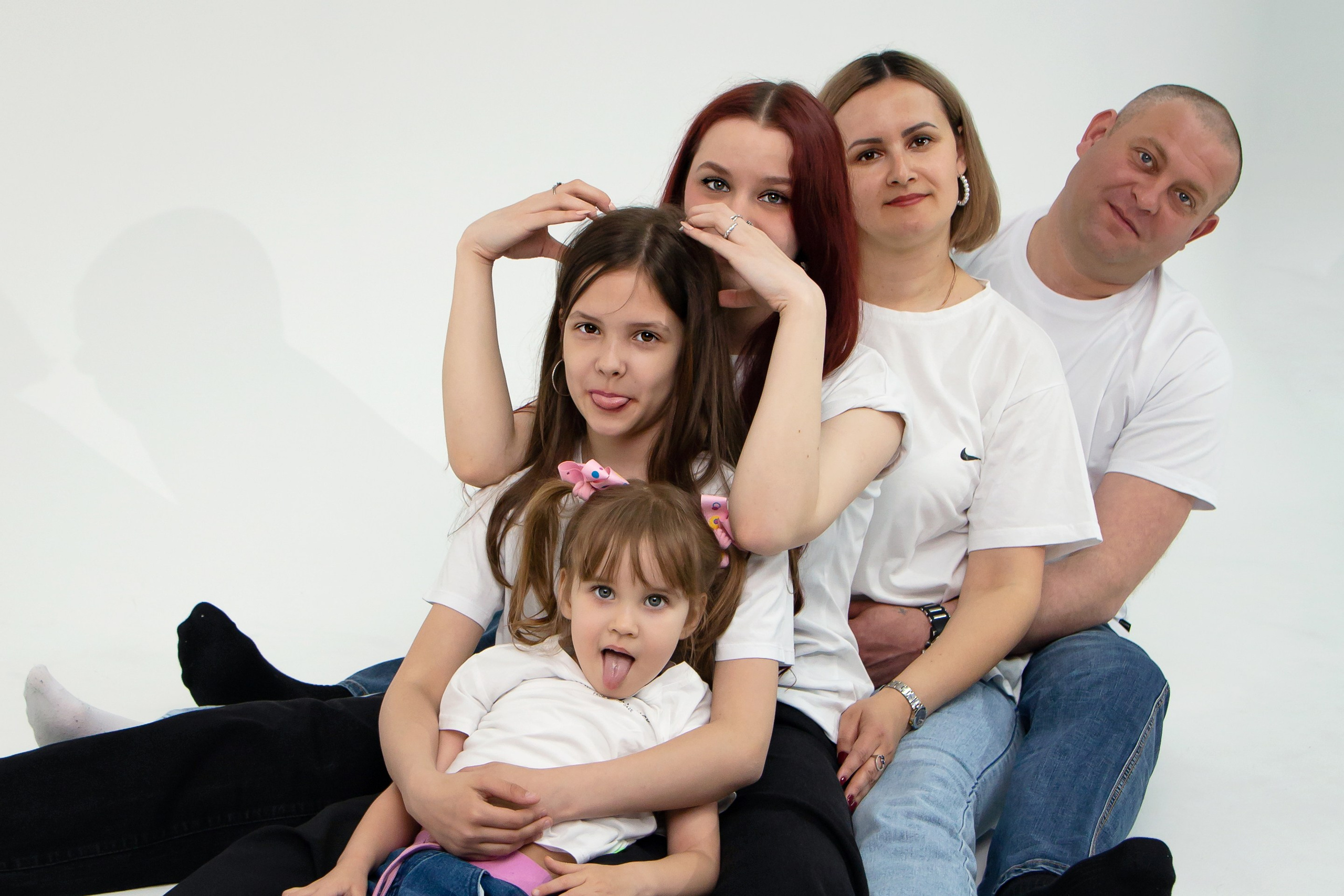 Семейная фотосессия в фотостудии «ОКО» г. Шелехов. Фотограф в Шелехове, лучшие выпускные альбомы в Шелехове