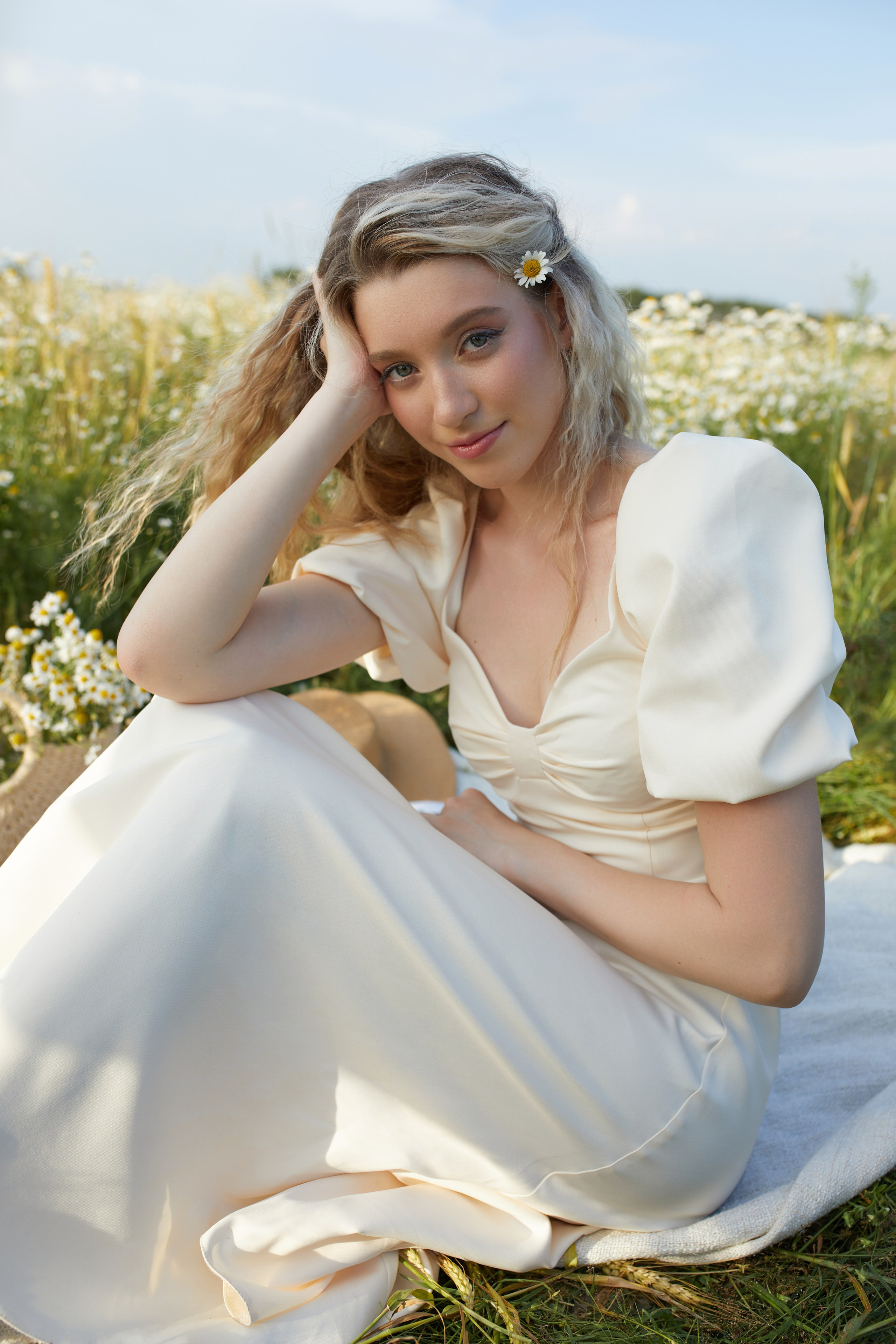 Летняя фотосессия в ромашковом поле. Фотограф в Москве и Одинцово Кравченко Кристина