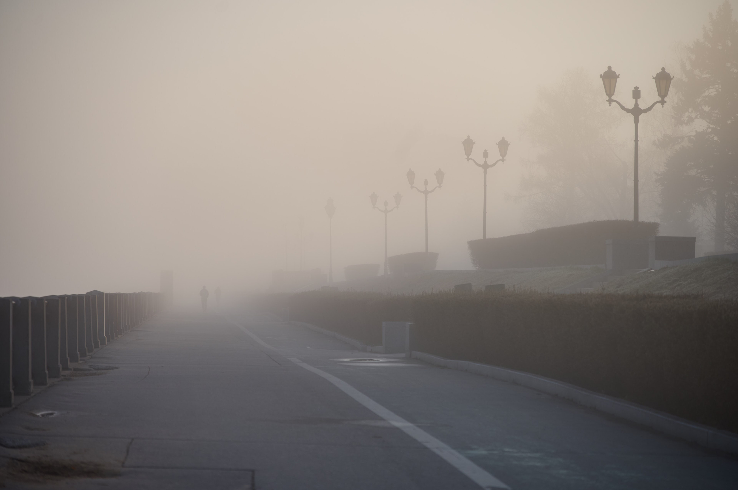 Туман на набережной Волги в Самаре, 8 апреля 2025 года