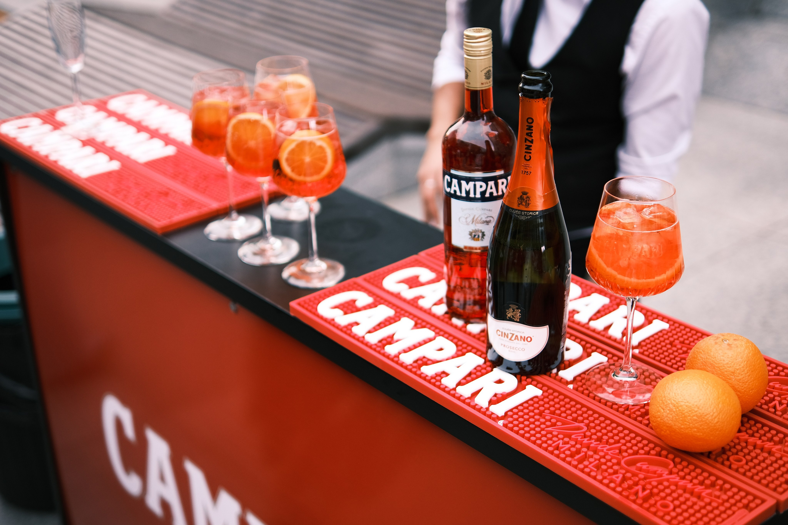 Портреты и репортажные съемки с душой: ваш уникальный момент в объективе Руфата, профессионального фотографа Алматы