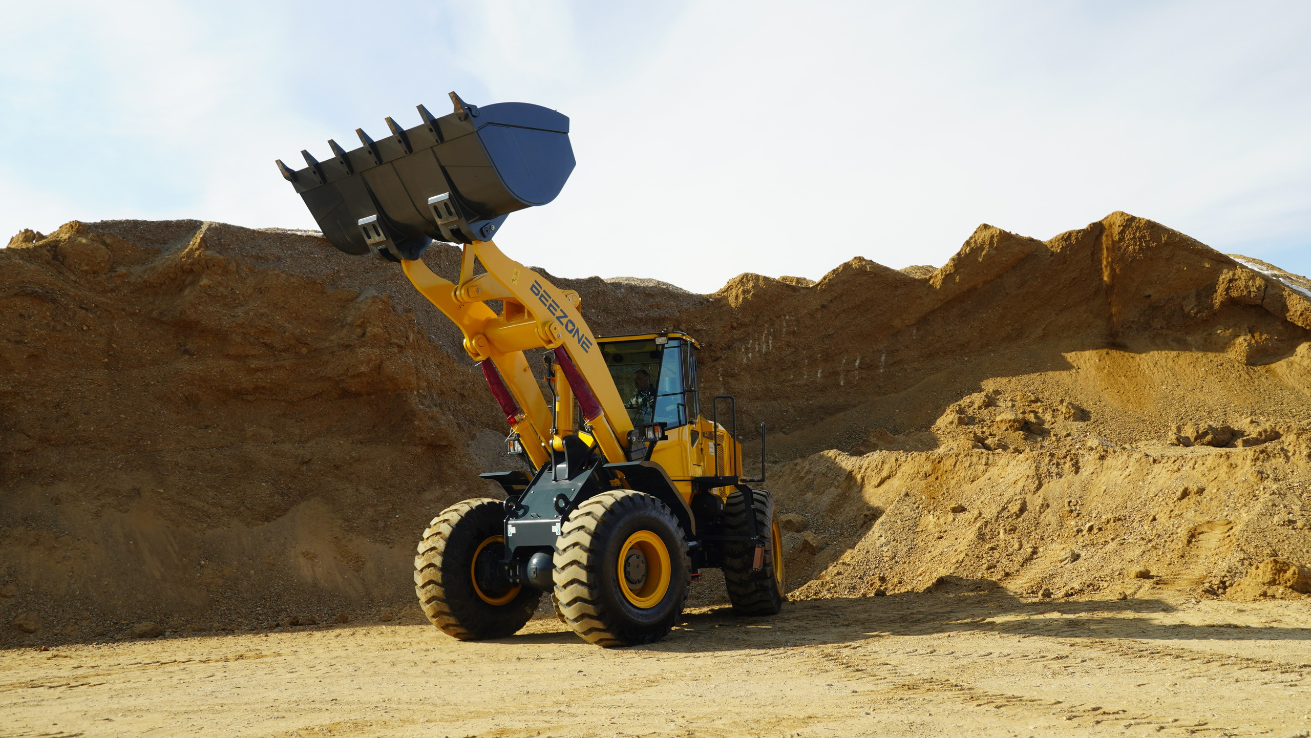 Фото фронт.погр. 956. Продажа и обслуживание грузовой техники и спецтехники в г. Новосибирск компания СТИ