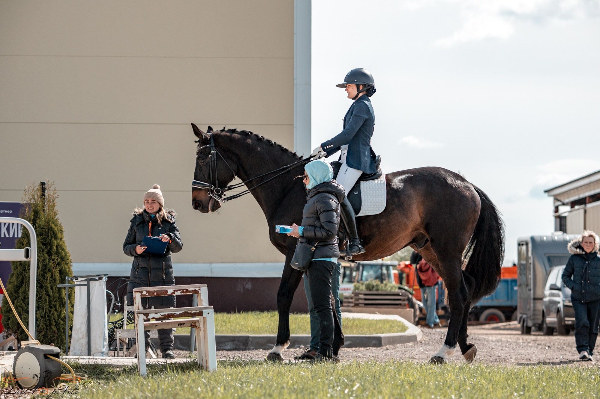 Кубок Победы конного Клуба EQUIPARK по выездке. Конный и фотограф с животными в Твери Топталова Люся