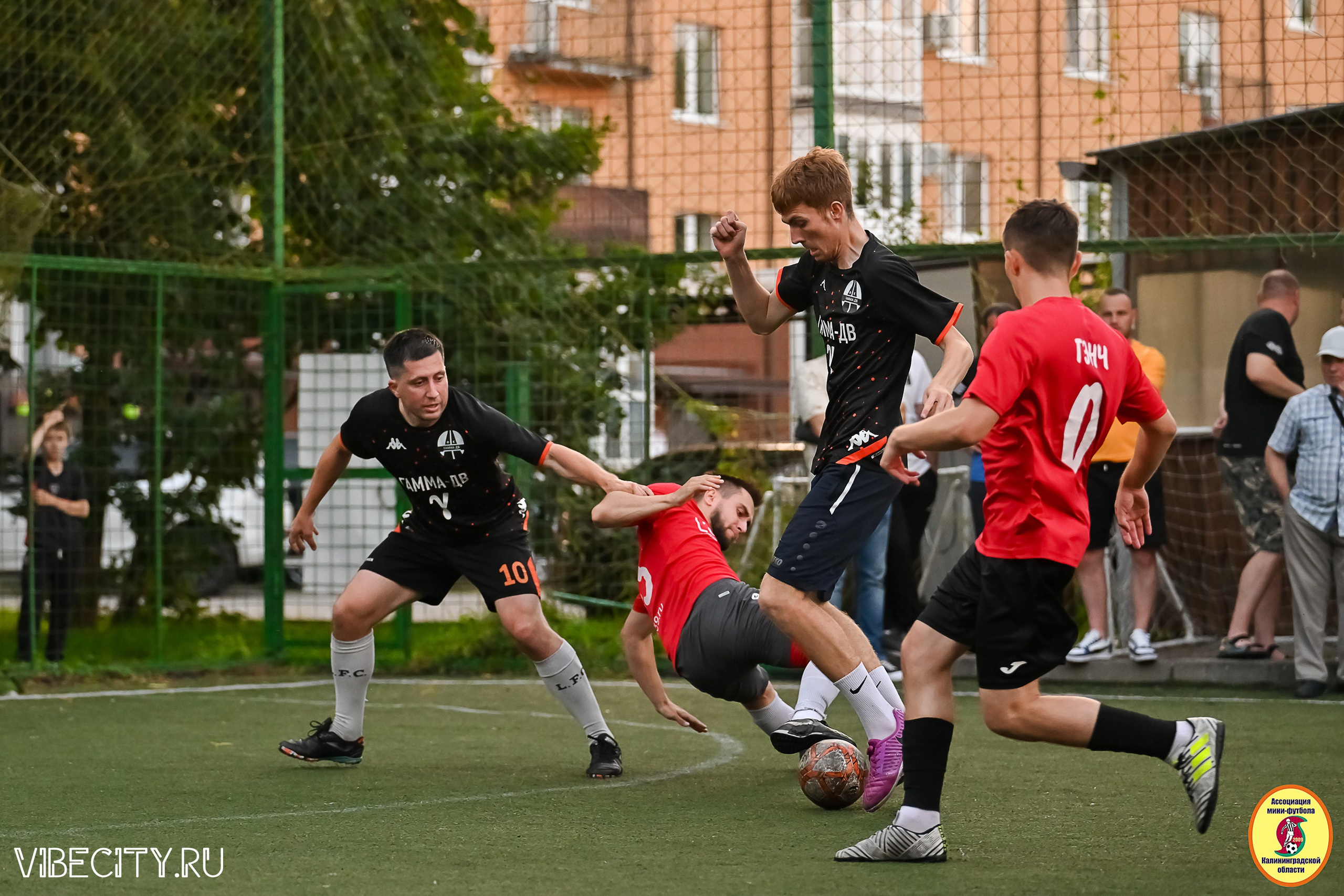 ИГРЫ МИНИ-ФУТБОЛЬНОЙ И КОРПОРАТИВНОЙ ЛИГИ. VIBECITY.RU Вайб Сити Ру Фоторепортажи Фотоотчеты Калининград