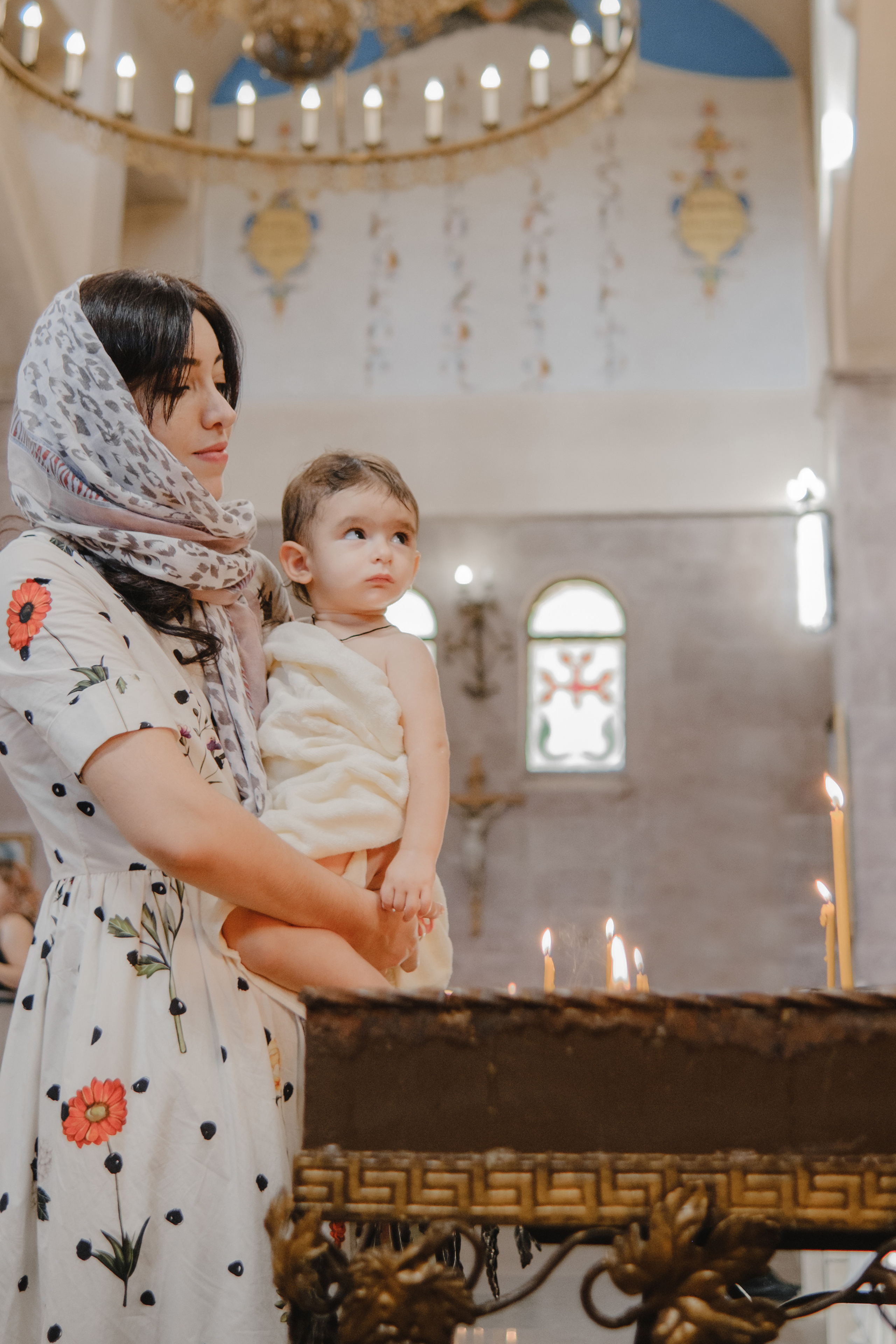 Ваш фотограф на крестины. Профессиональная фотосъемка крещения. Свадебный фотограф в Абхазии, Сухум, Гагра, Сочи