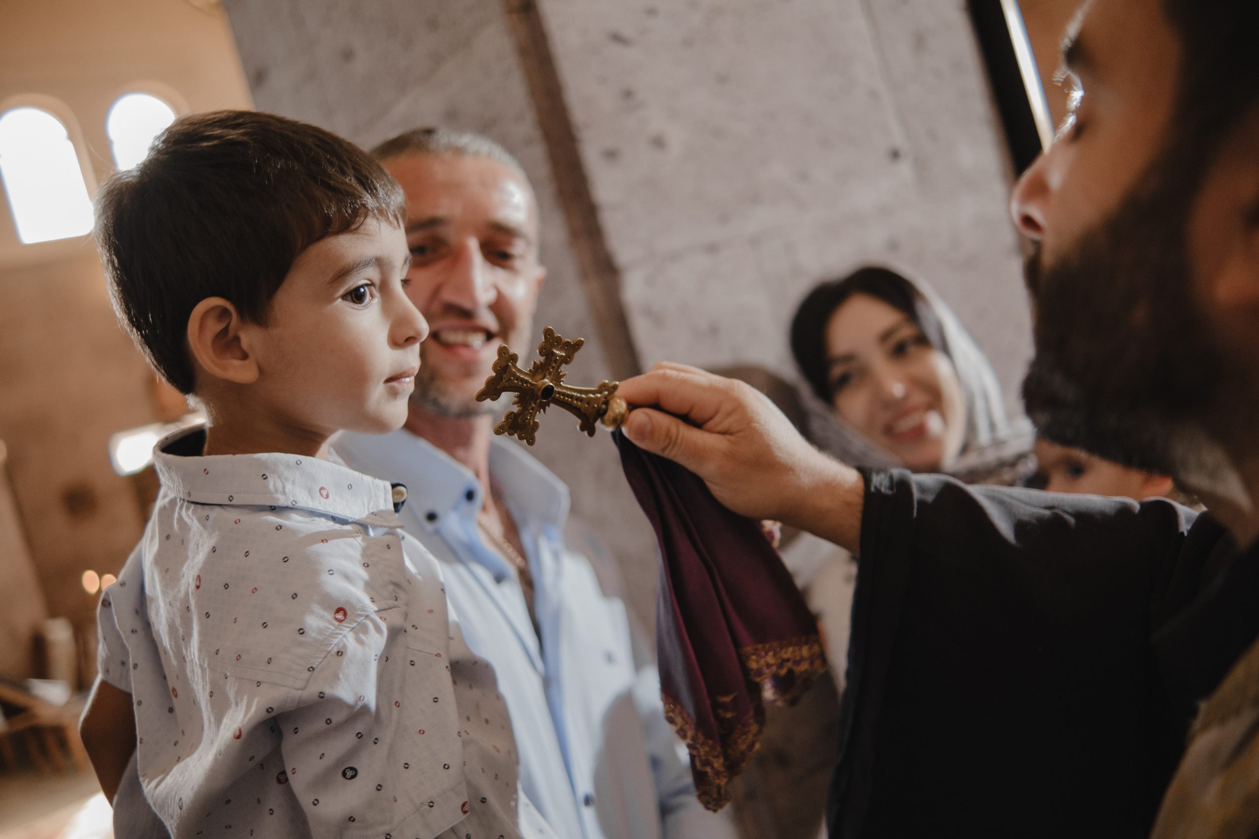 Ваш фотограф на крестины. Профессиональная фотосъемка крещения. Свадебный фотограф в Абхазии, Сухум, Гагра, Сочи