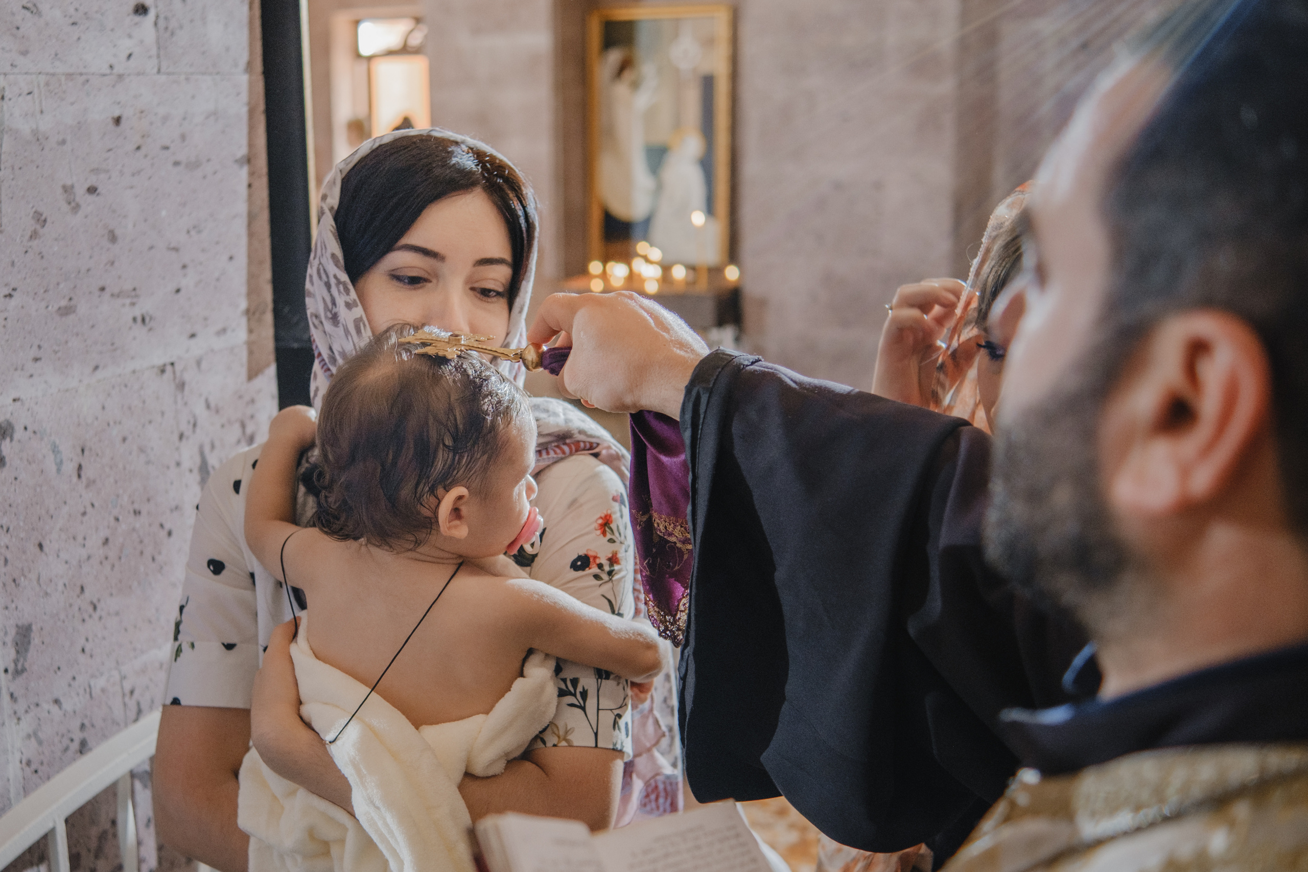 Ваш фотограф на крестины. Профессиональная фотосъемка крещения. Свадебный фотограф в Абхазии, Сухум, Гагра, Сочи