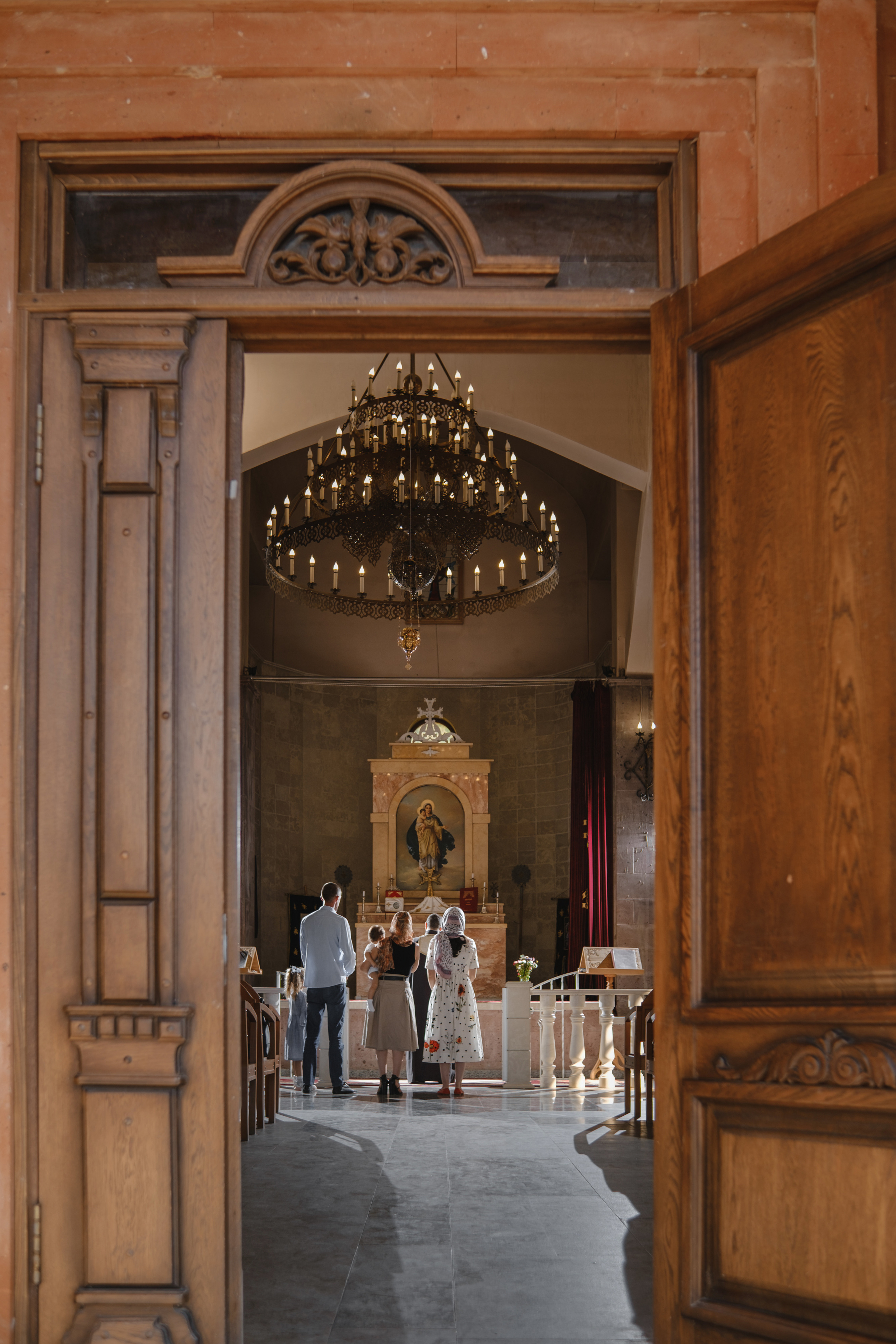 Ваш фотограф на крестины. Профессиональная фотосъемка крещения. Свадебный фотограф в Абхазии, Сухум, Гагра, Сочи