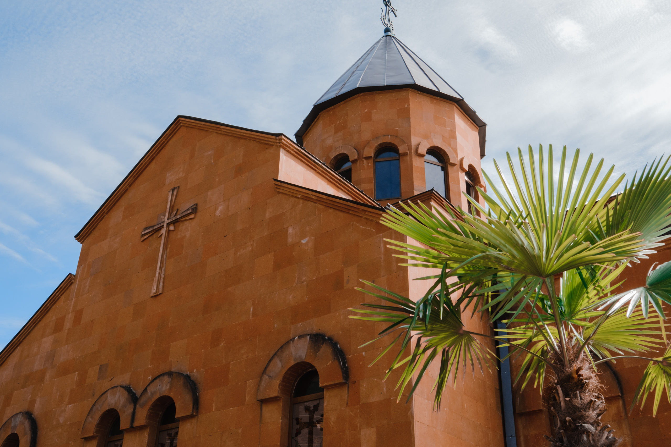 Ваш фотограф на крестины. Профессиональная фотосъемка крещения. Свадебный фотограф в Абхазии, Сухум, Гагра, Сочи