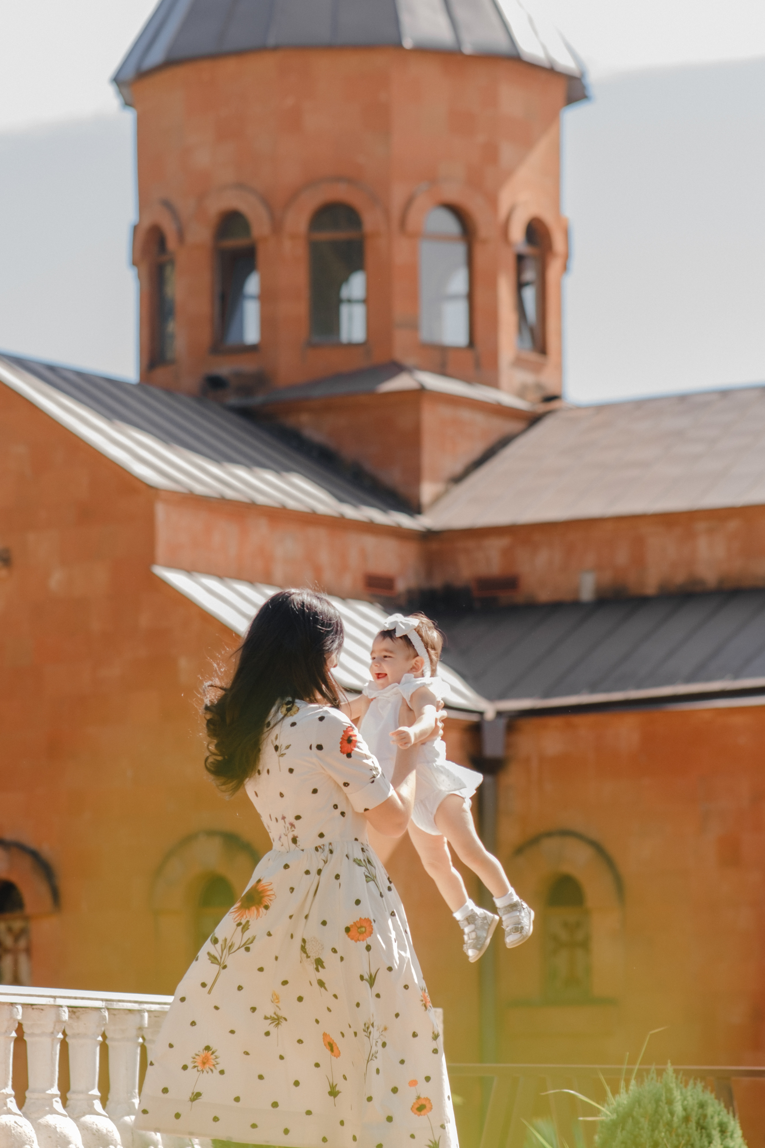 Ваш фотограф на крестины. Профессиональная фотосъемка крещения. Свадебный фотограф в Абхазии, Сухум, Гагра, Сочи