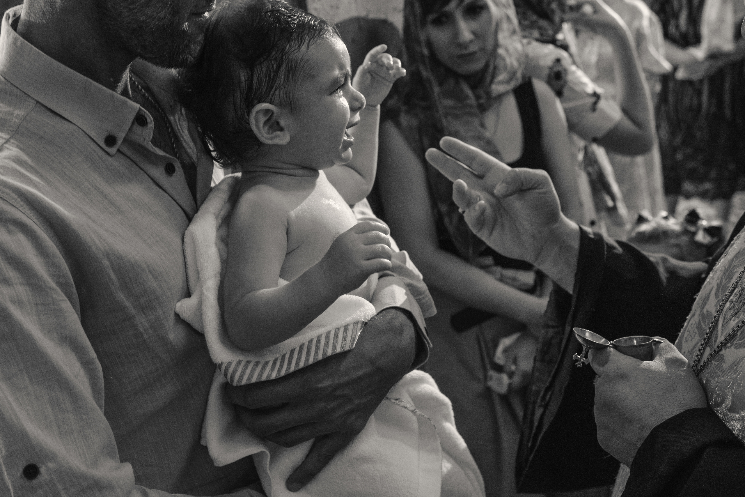 Ваш фотограф на крестины. Профессиональная фотосъемка крещения. Свадебный фотограф в Абхазии, Сухум, Гагра, Сочи