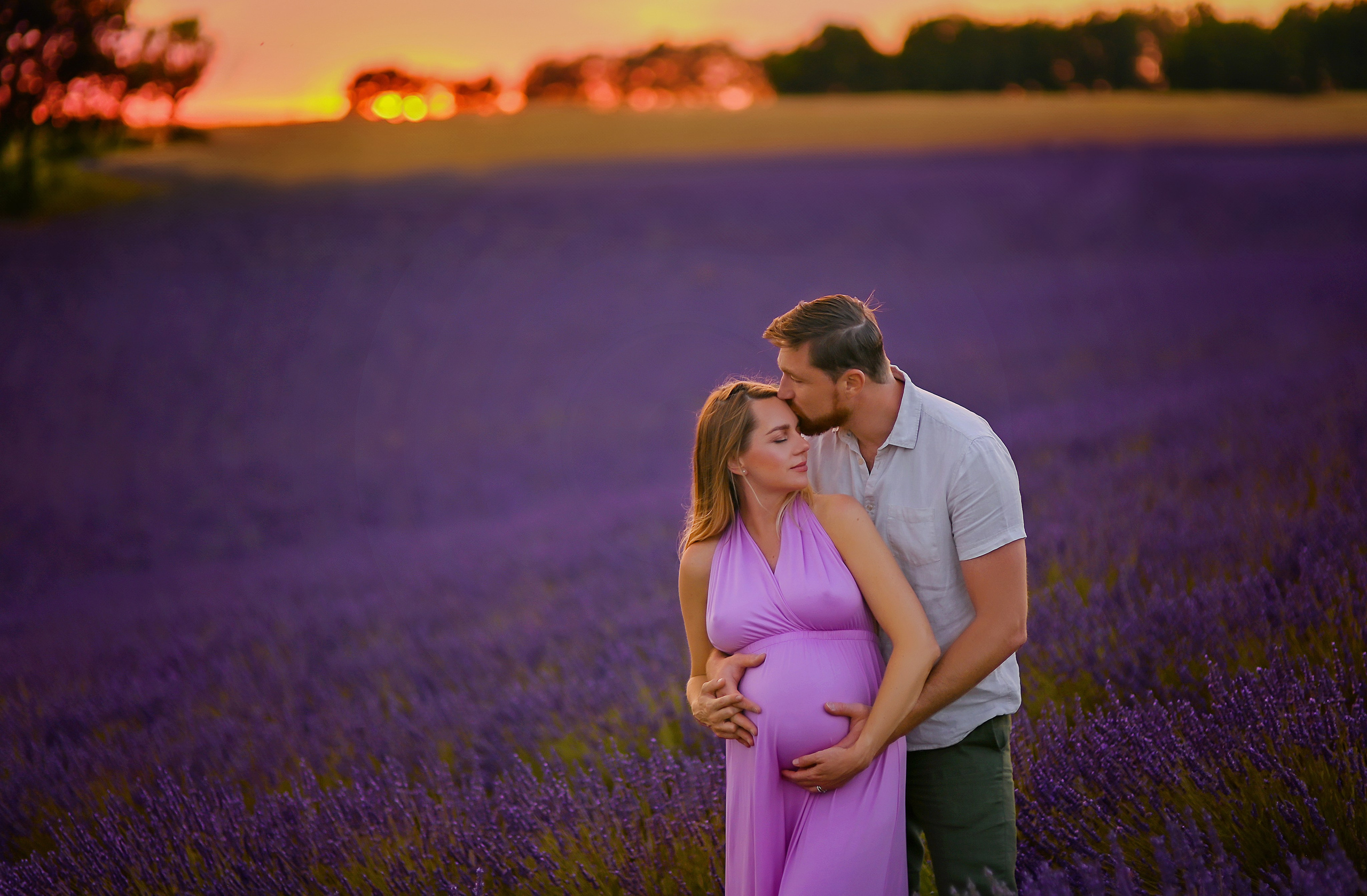 Séances photo dans les champs de lavande 2026. Photographer in Provence Julia Lipiainen