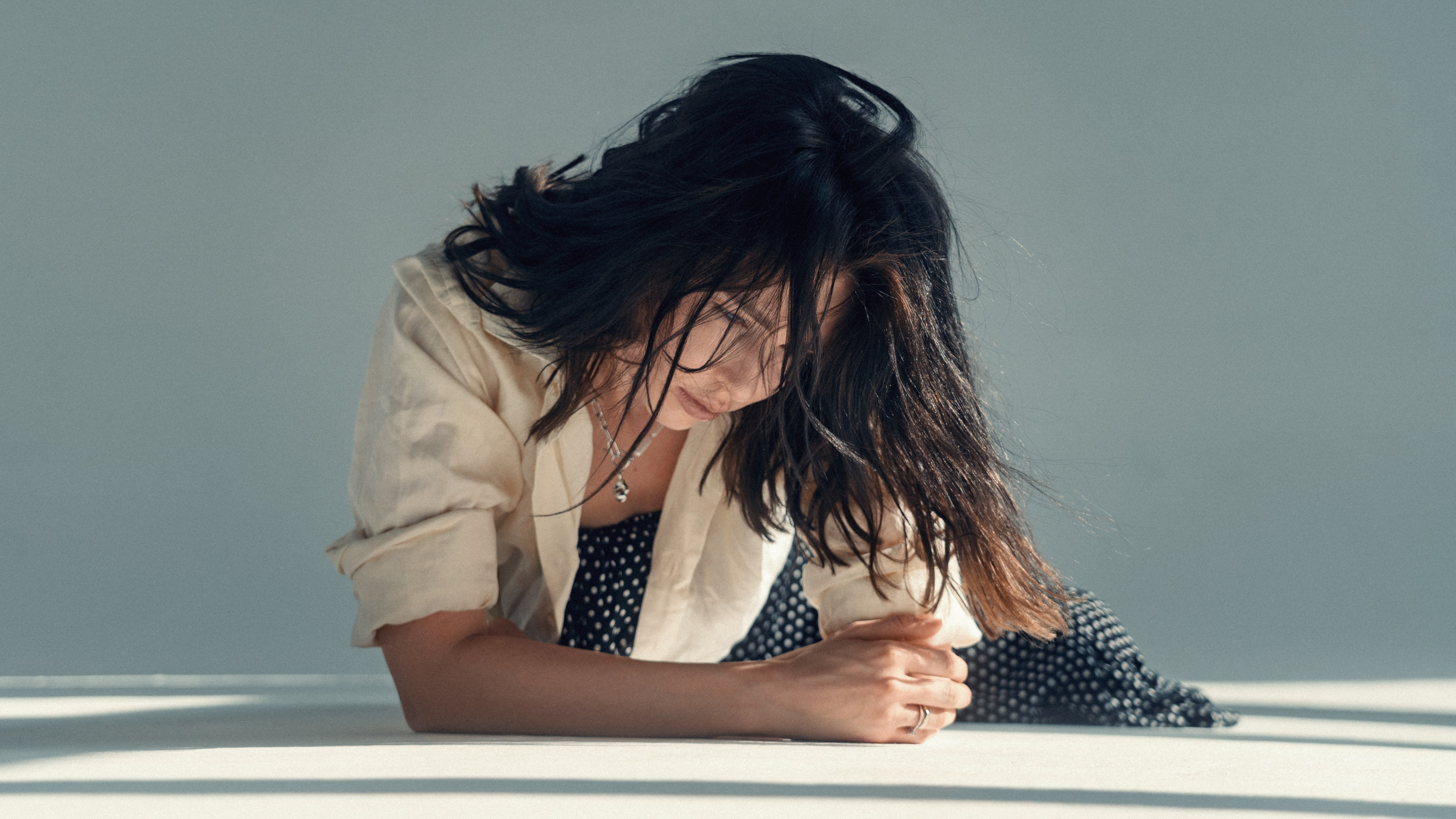 Women’s portrait photoshoot in a studio with a cyclorama by Anton Avanzato
