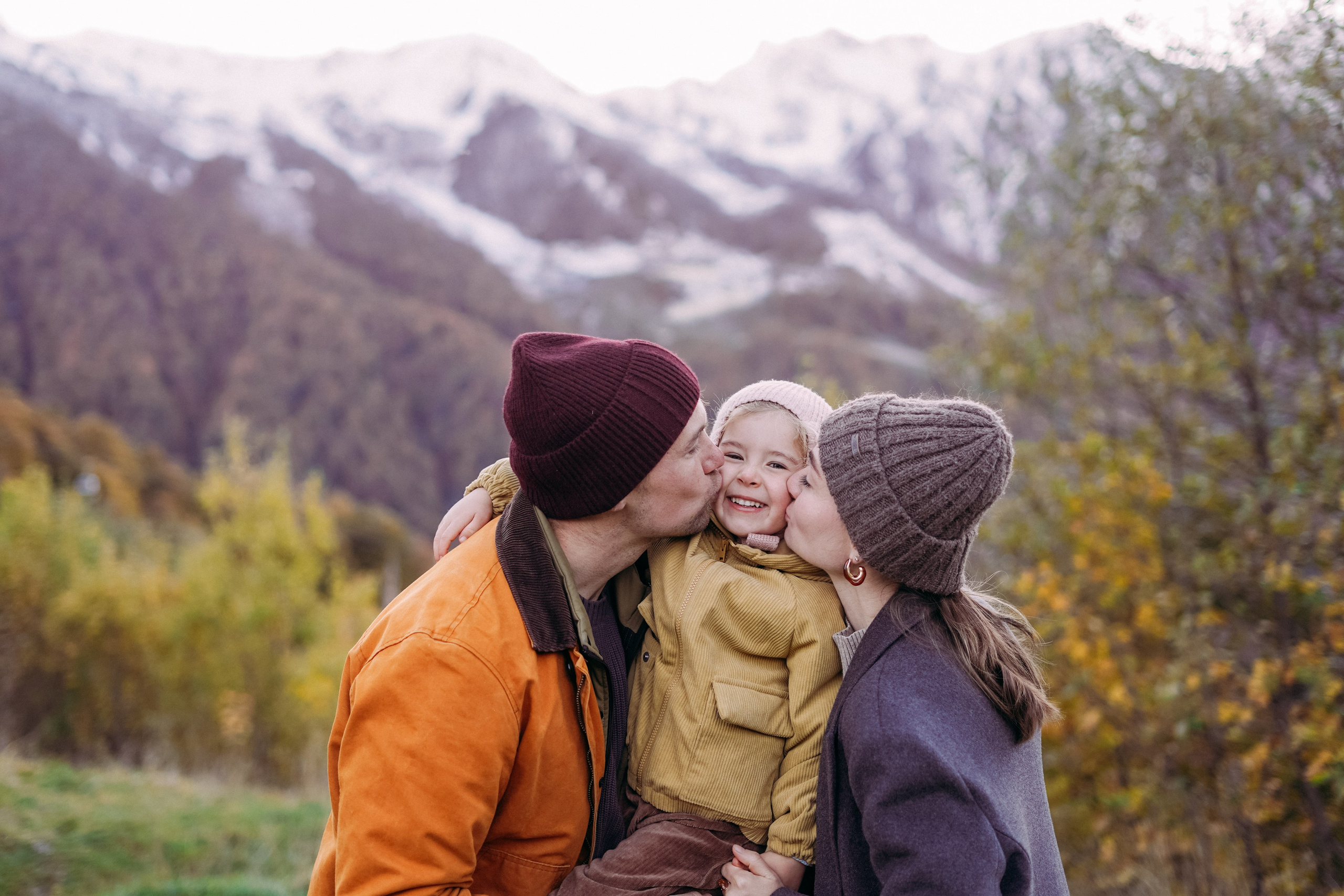 Алексей, Анна и Валентина в Горной Олимпийской деревне. Фотограф в Сочи и Абхазии | Фототуры | September Air